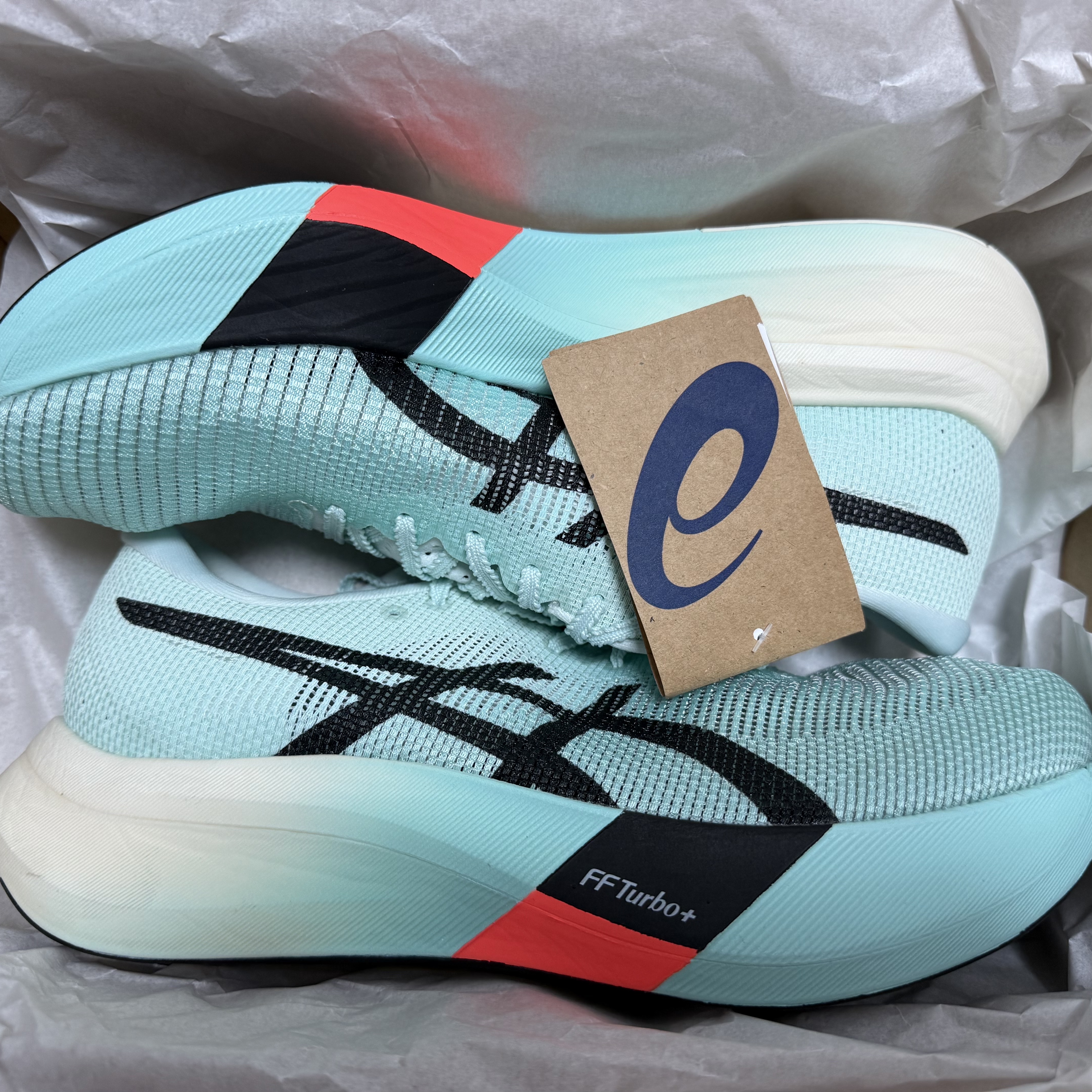Asics Metaspeed Edge Paris Illuminate Mint Black 착용 스타일 - 2