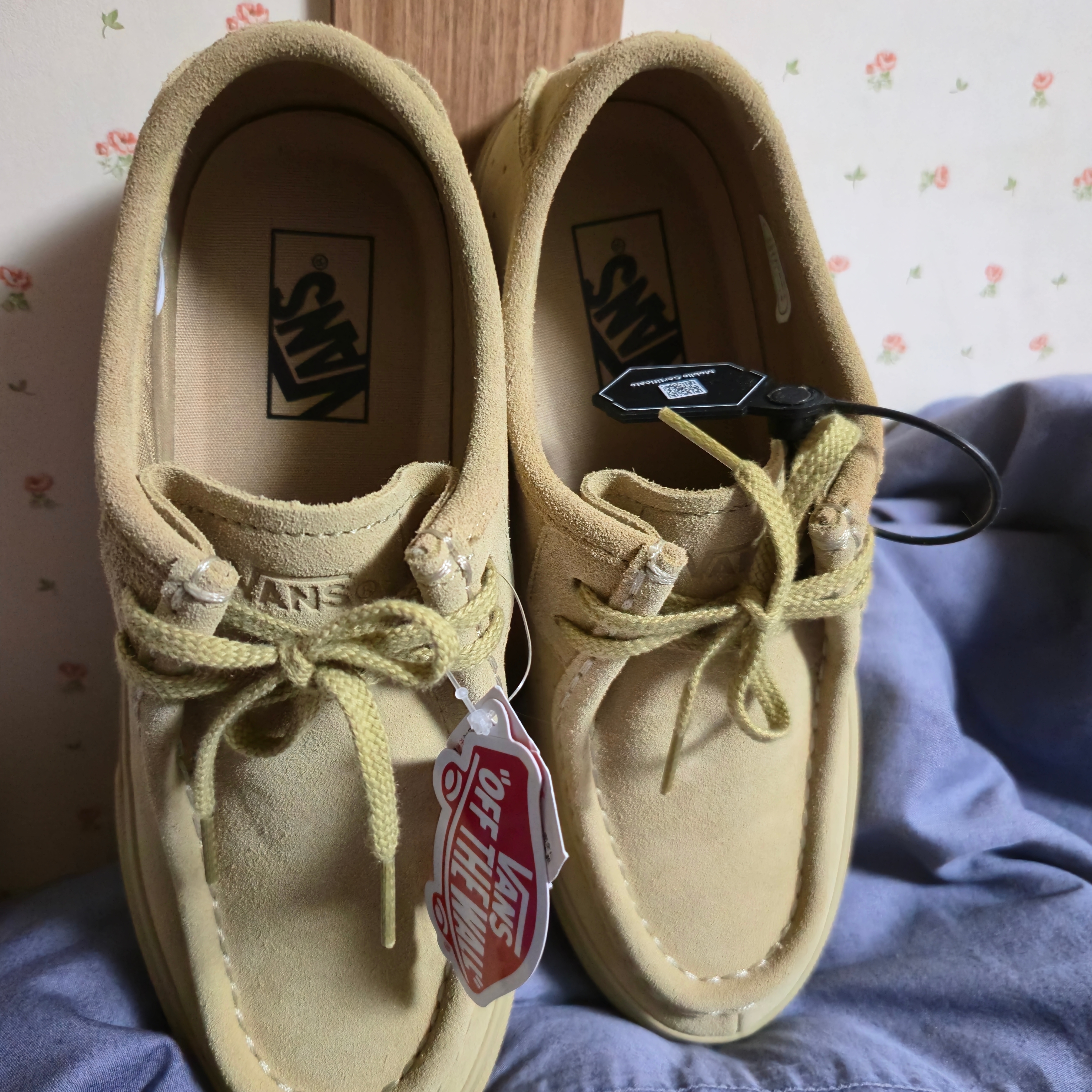Vans Carver Low Sand Beige 착용 스타일 - 2