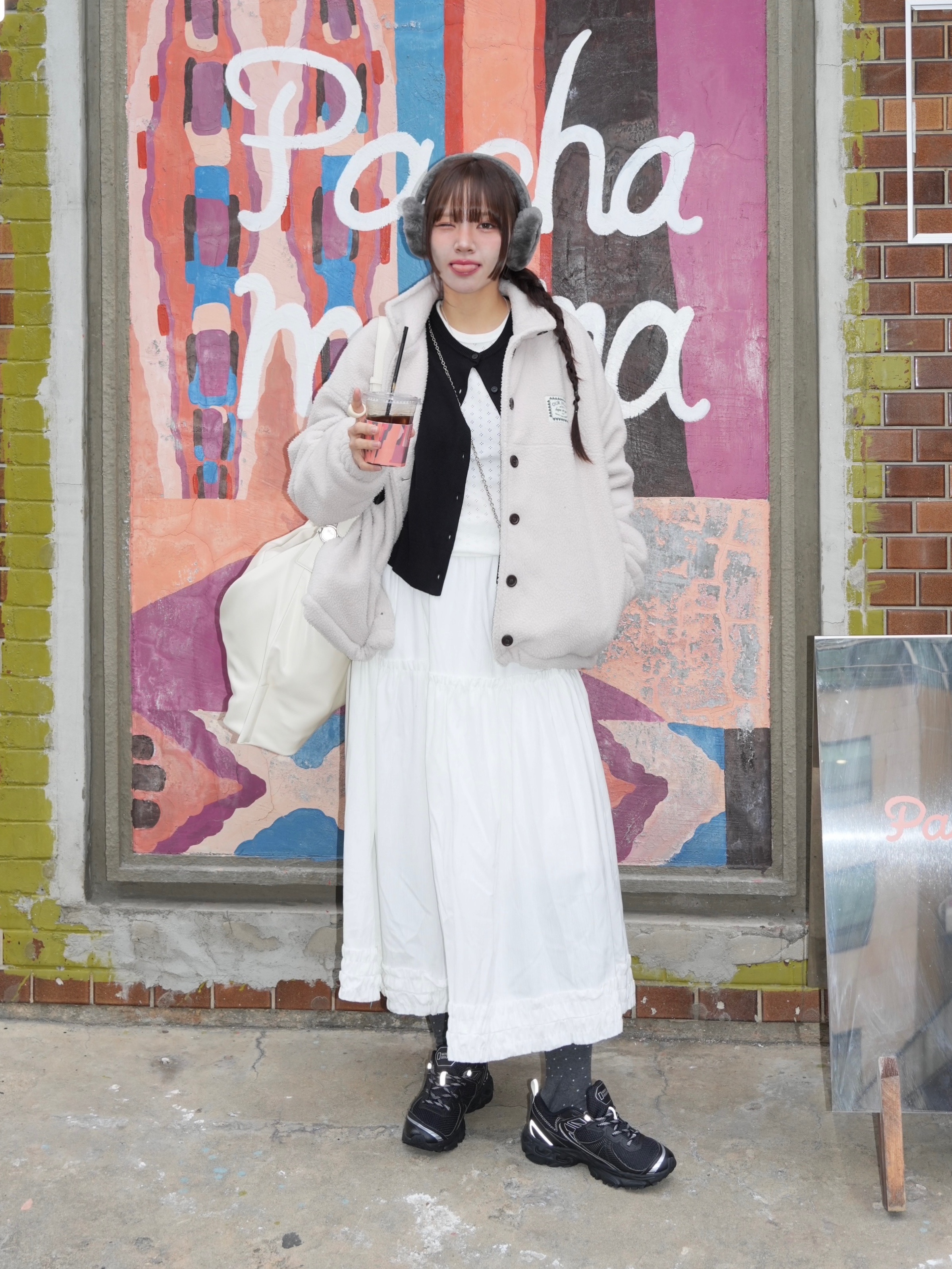 (W) UGG Embroidered Logo Earmuff Metal 착용 스타일 - 2