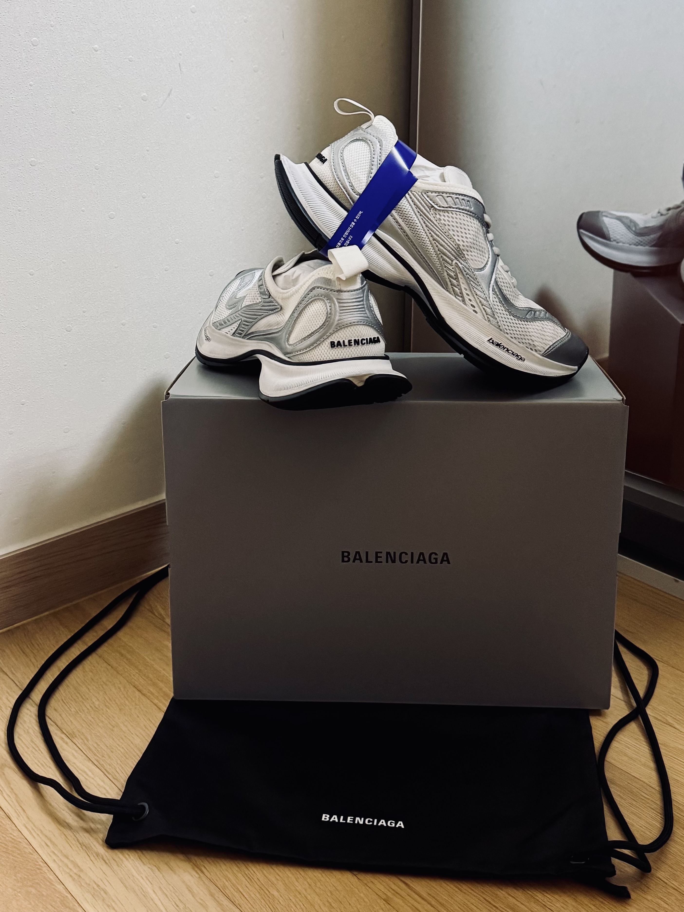 Balenciaga Circuit Sneaker White Silver, (W) Balenciaga Circuit Sneaker White Silver 착용 스타일