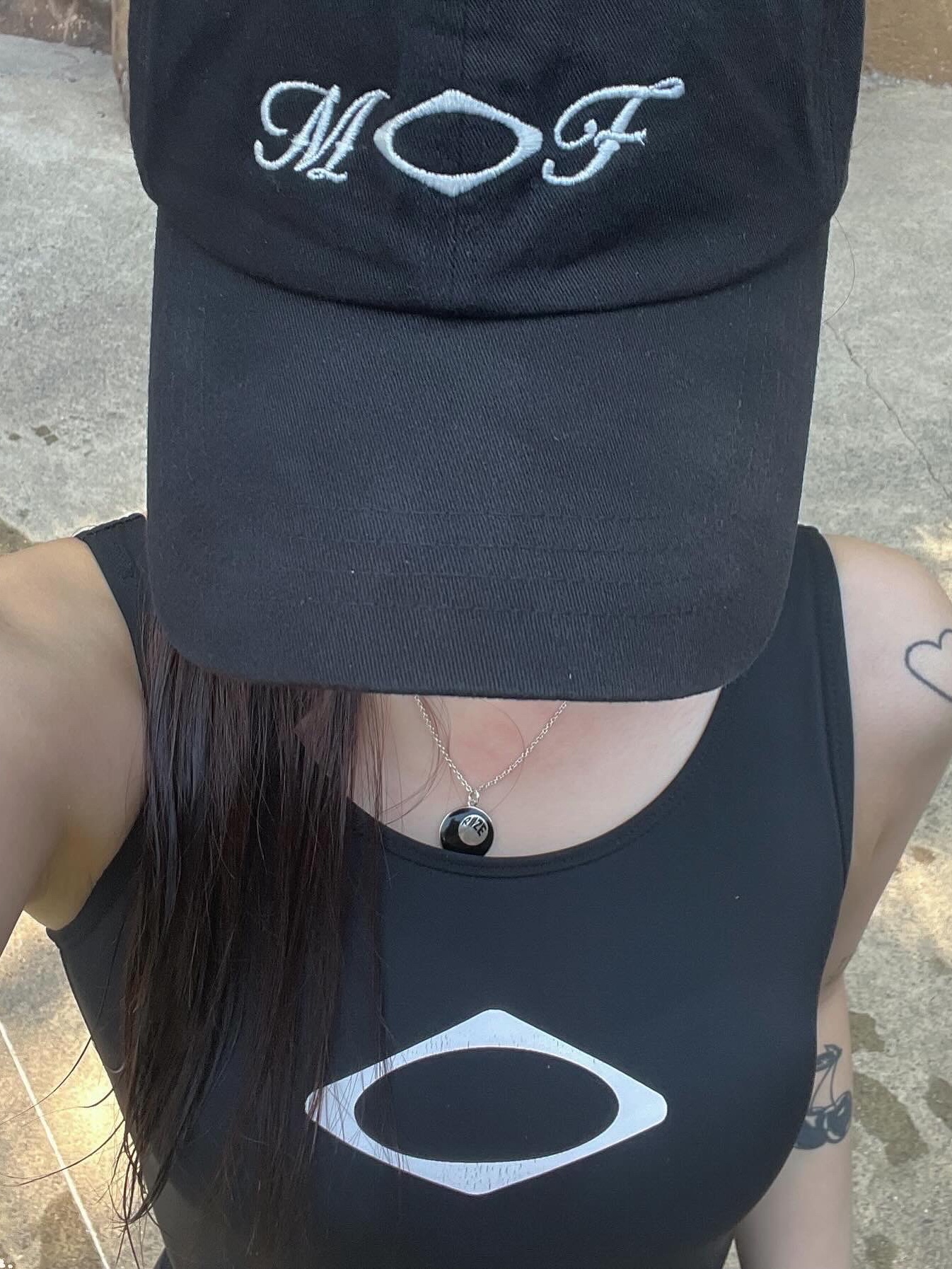 Mischief String Ball Cap Black 착용 스타일 - 1
