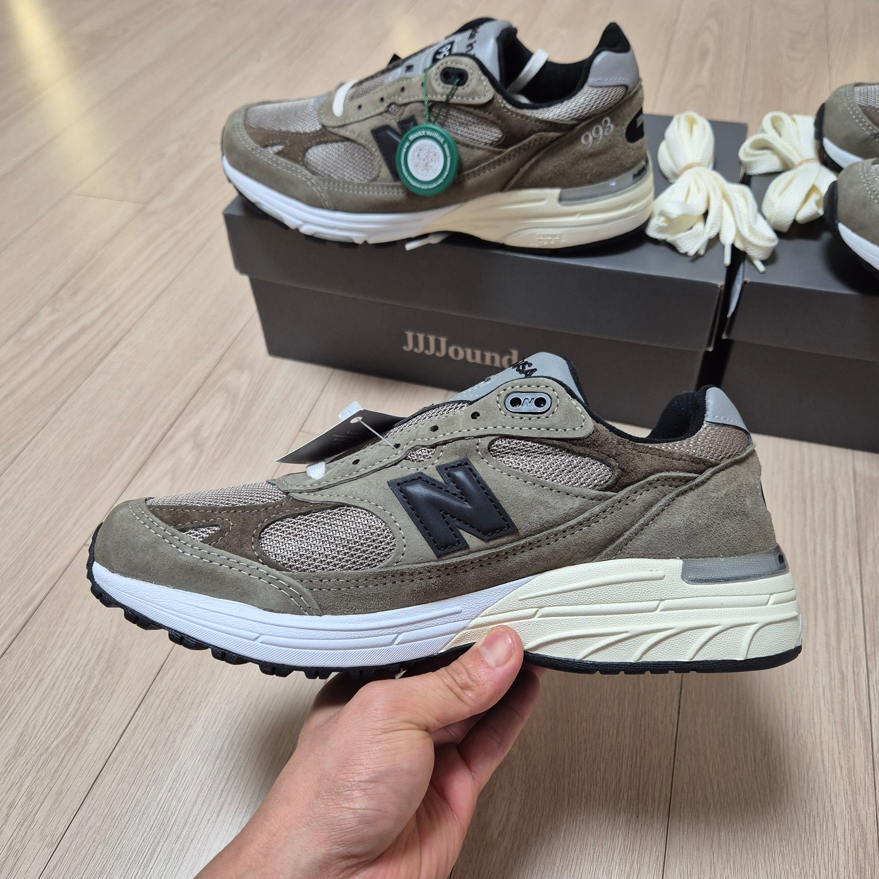 New Balance x JJJJound 993 Made in USA Mushroom White 착용 스타일 - 8