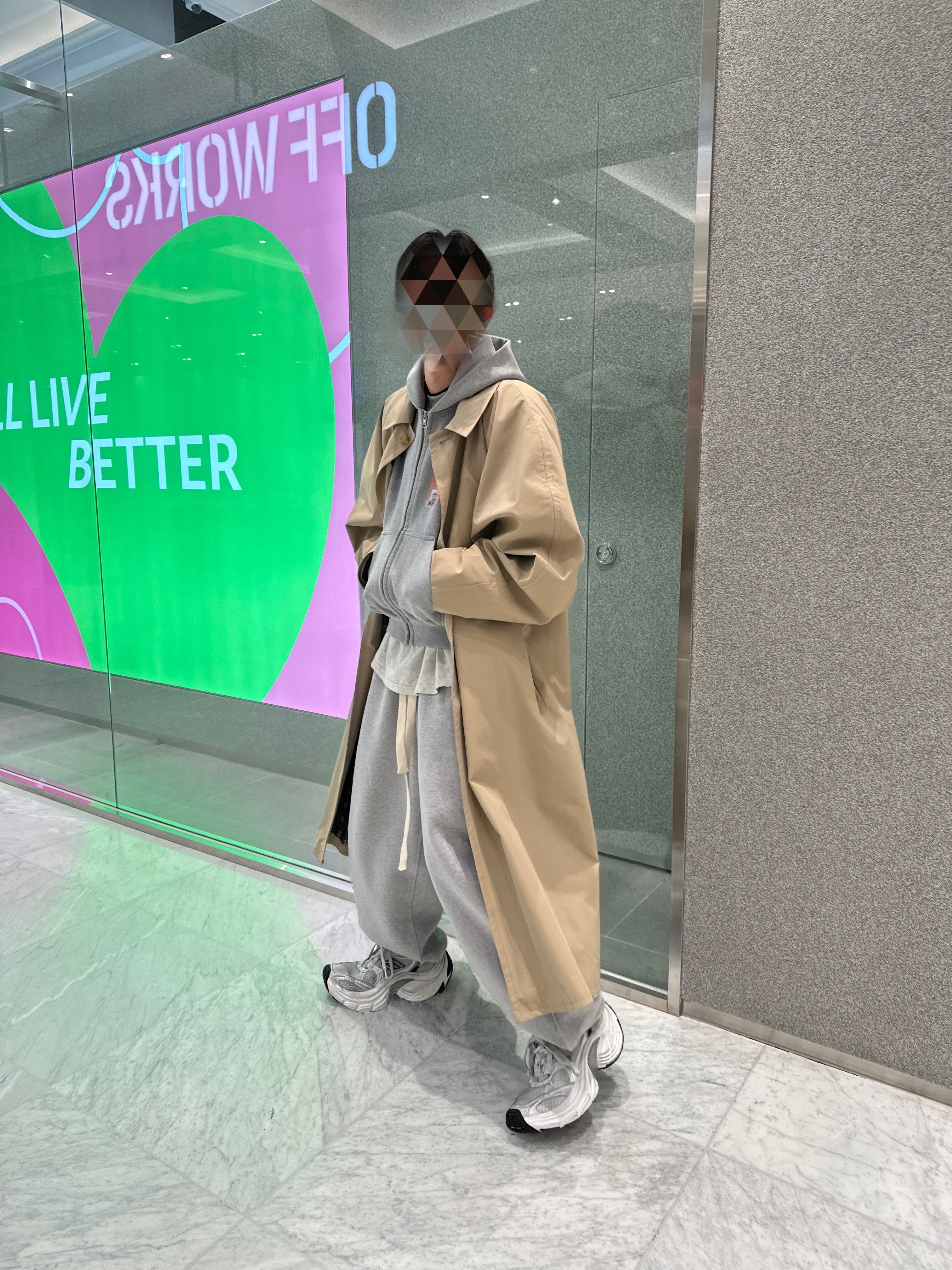 Balenciaga 10XL Sneakers White Grey Silver Black, STU Hook Dolman Coat Beige with Name Tag 착용 스타일 - 3