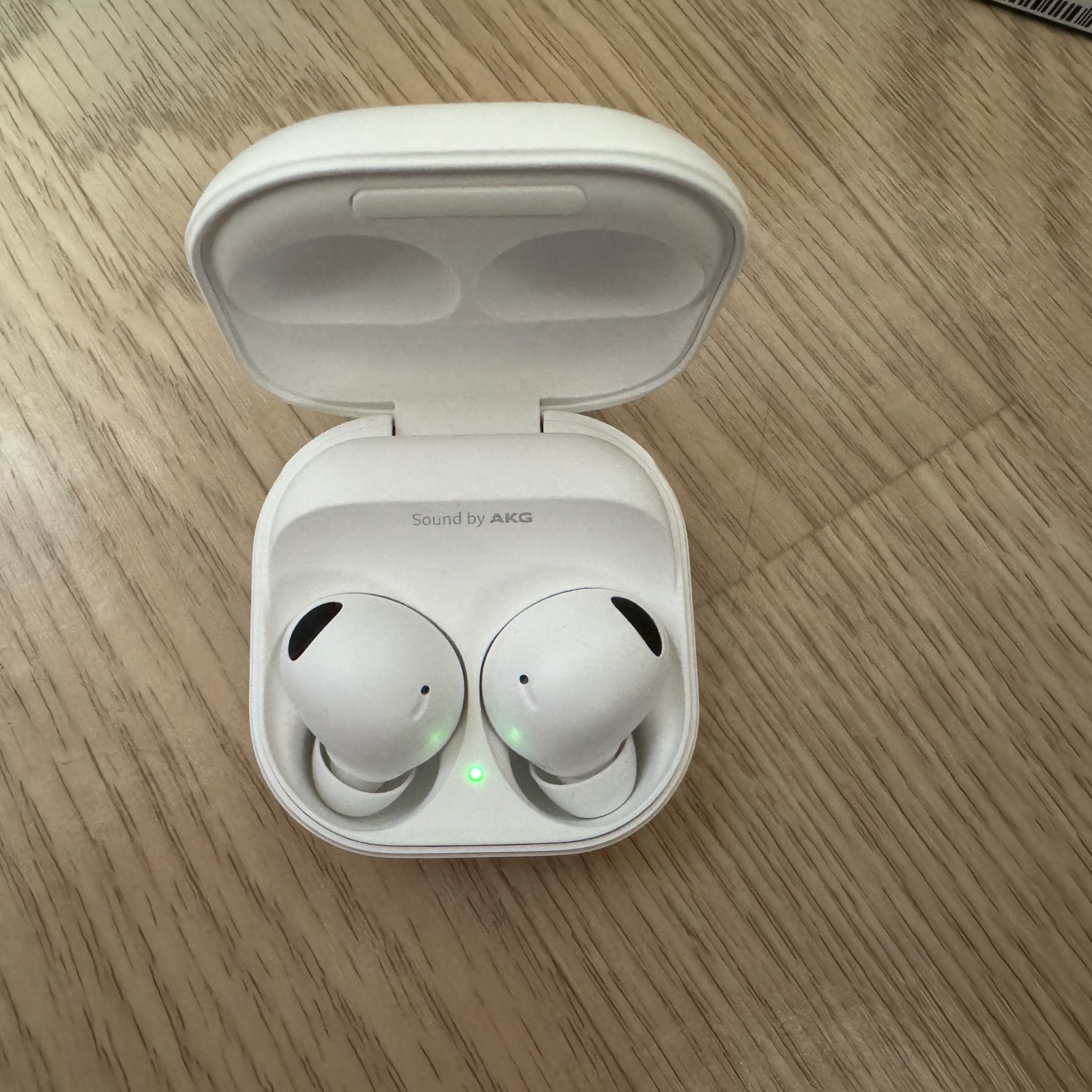 Samsung Galaxy Buds2 Pro White (Korean Ver.) 착용 스타일