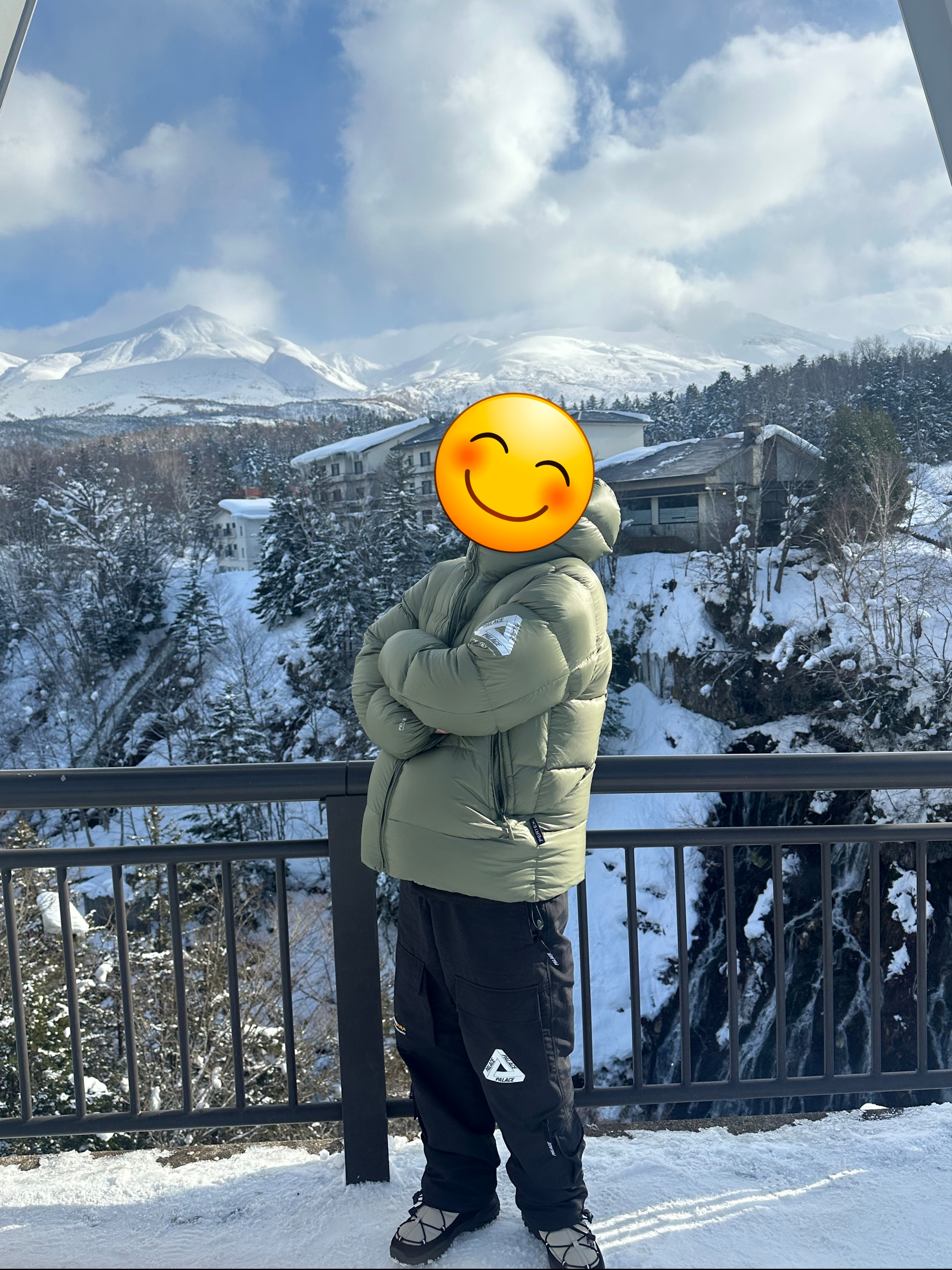 Palace Pertex Opaque Balaclava Puffa Green - 24FW, Palace Cordura RS Shell Cargos Black - 22FW 착용 스타일