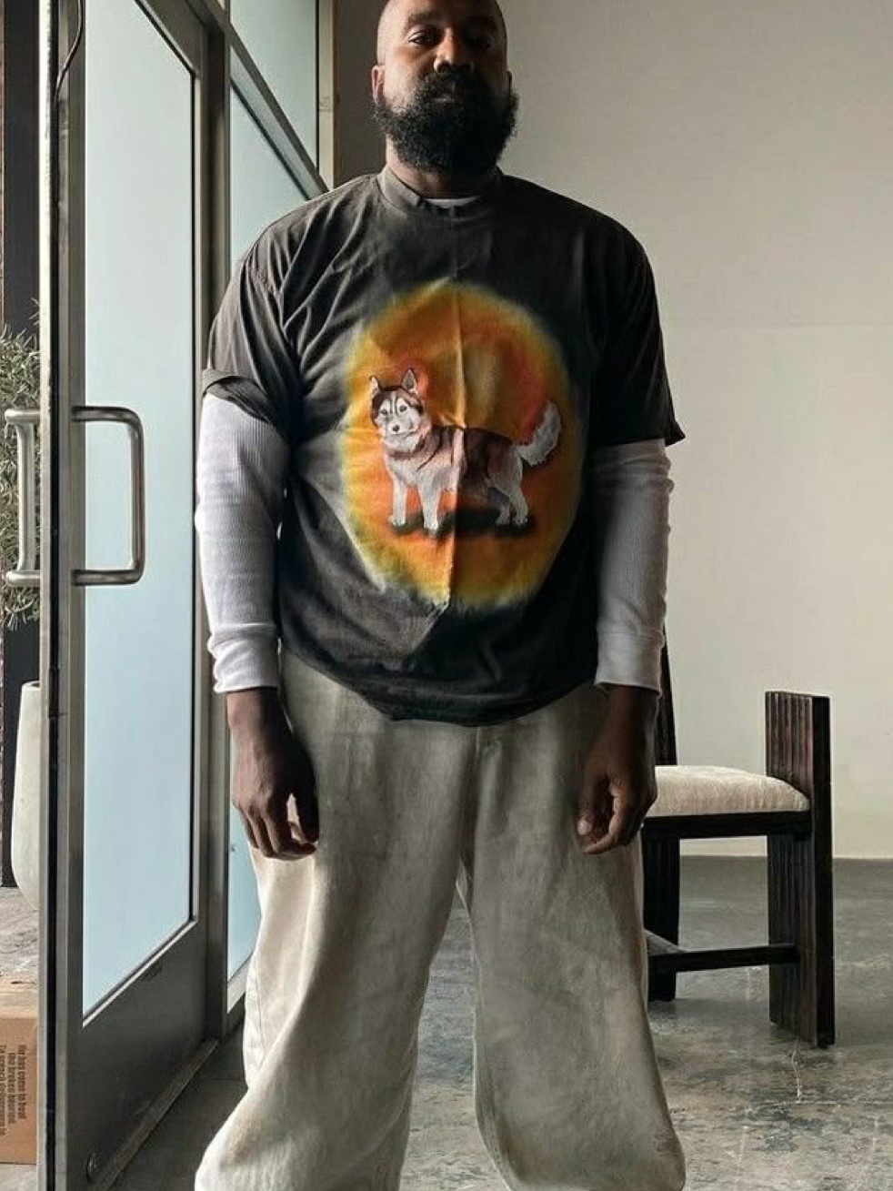 Yeezy x Gosha Rubchinskiy YZY Black Dogs Jogger Heather Grey, Yeezy Gap Engineered By Balenciaga Dove Hoodie Black 착용 스타일 - 2