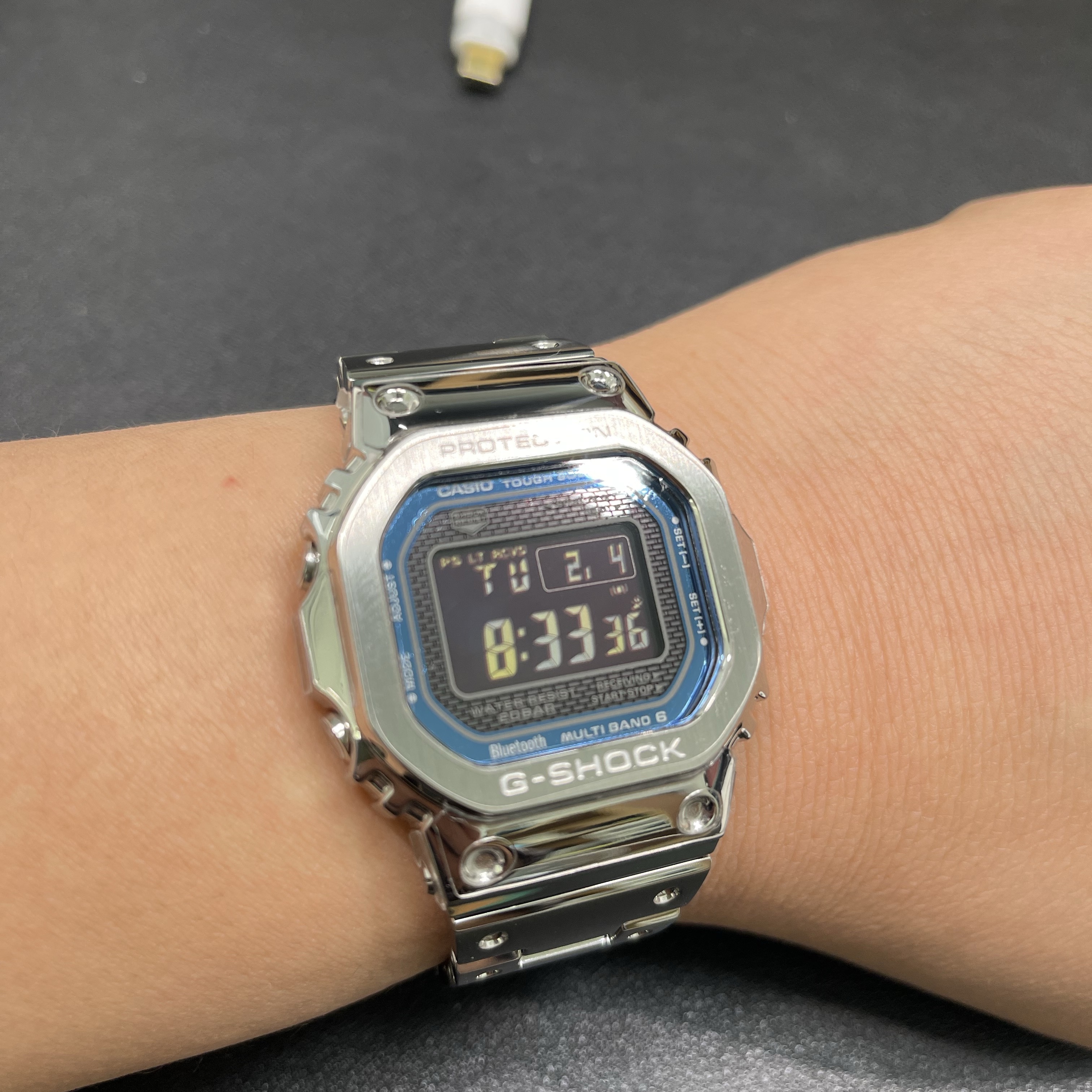 Casio G-Shock GMW-B5000D-2DR 착용 스타일 - 1