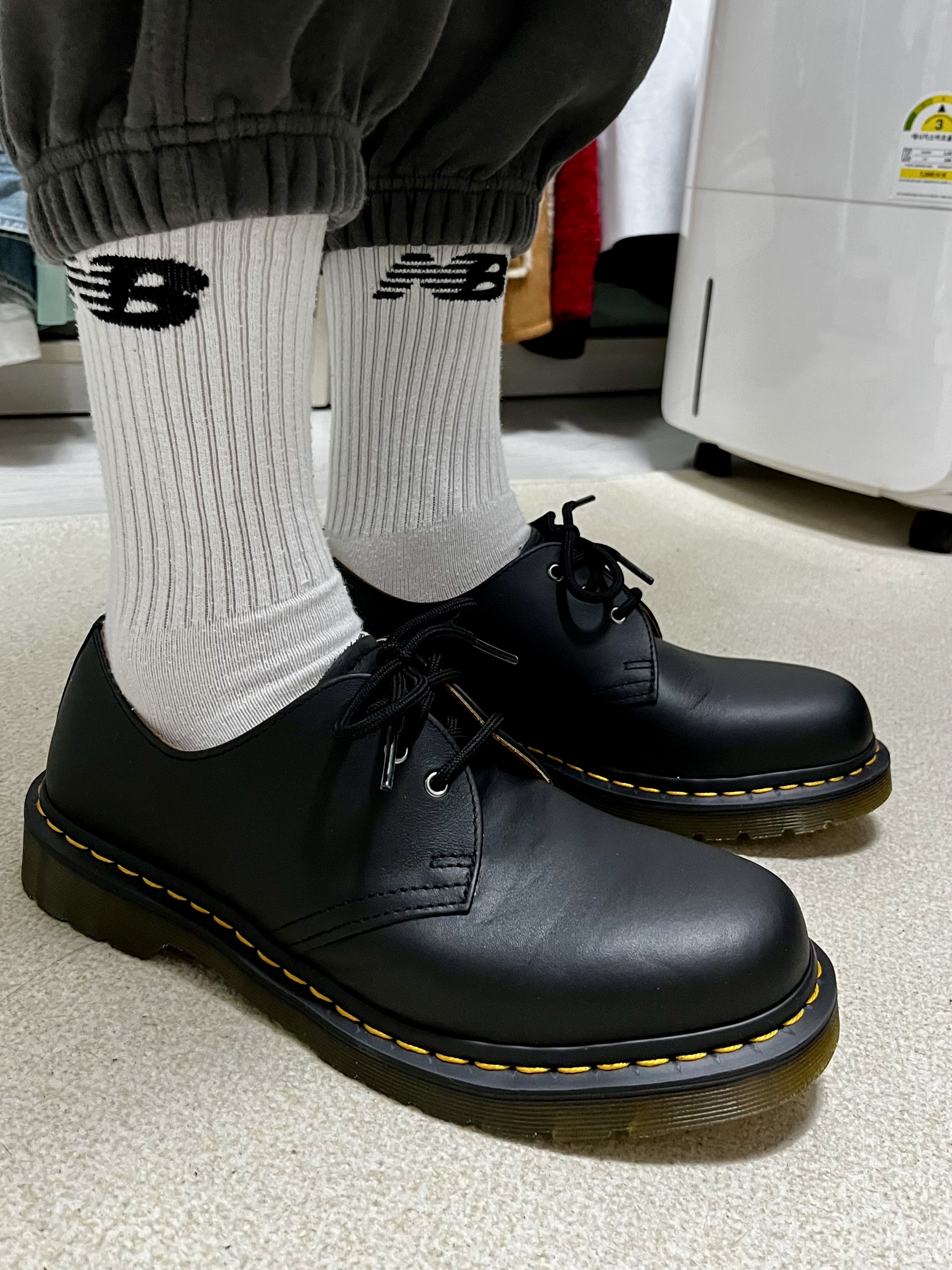 Dr. Martens 1461 Nappa Black, Undermycar Mu.03 Anti Fxxking Logo Play Oversized Sweat Jogger Olive 착용 스타일 - 7