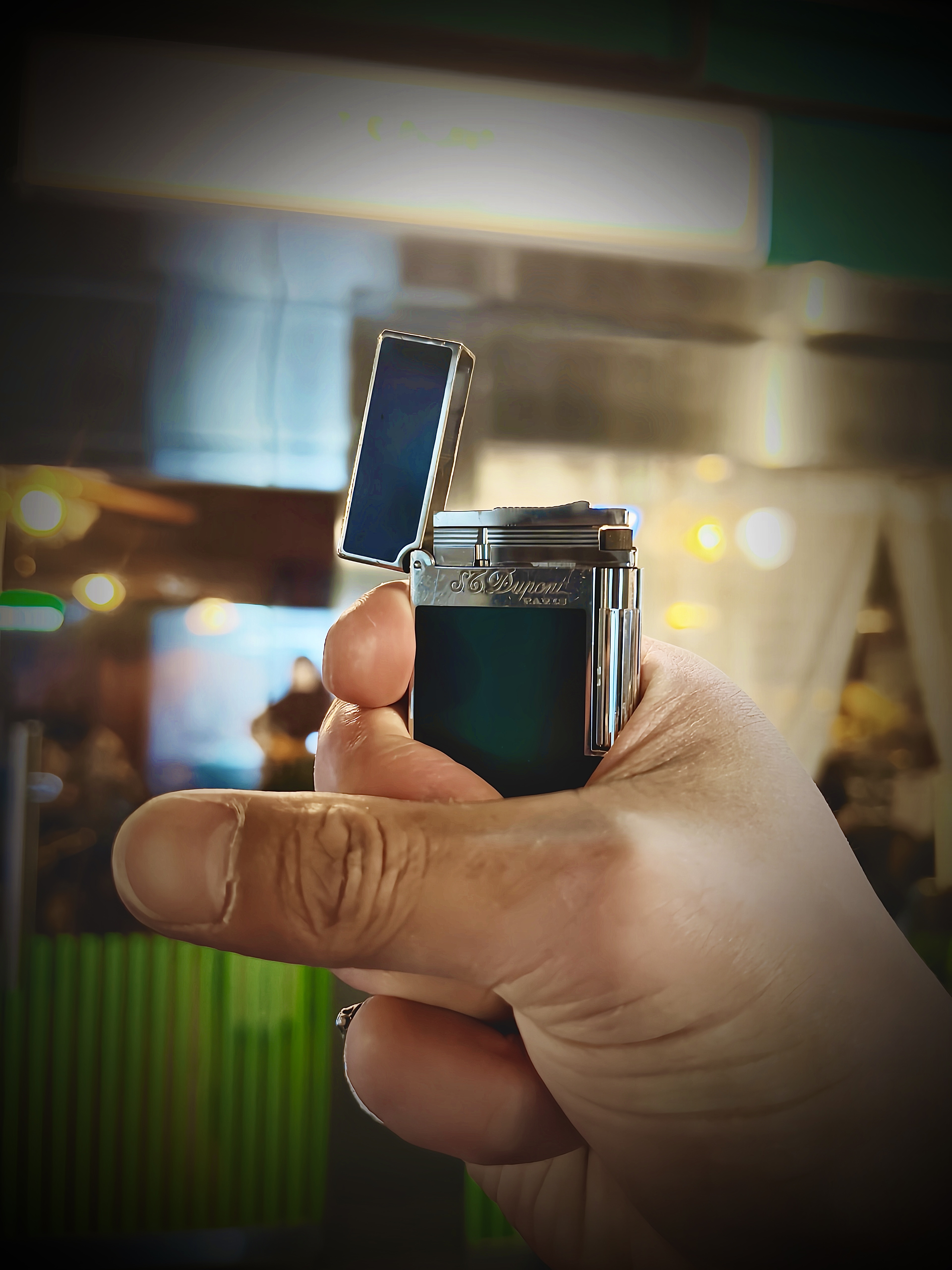 S.T. Dupont Line 2 Natural Blue Lacquer Lighter Yellow Gold Finish 착용 스타일 - 1