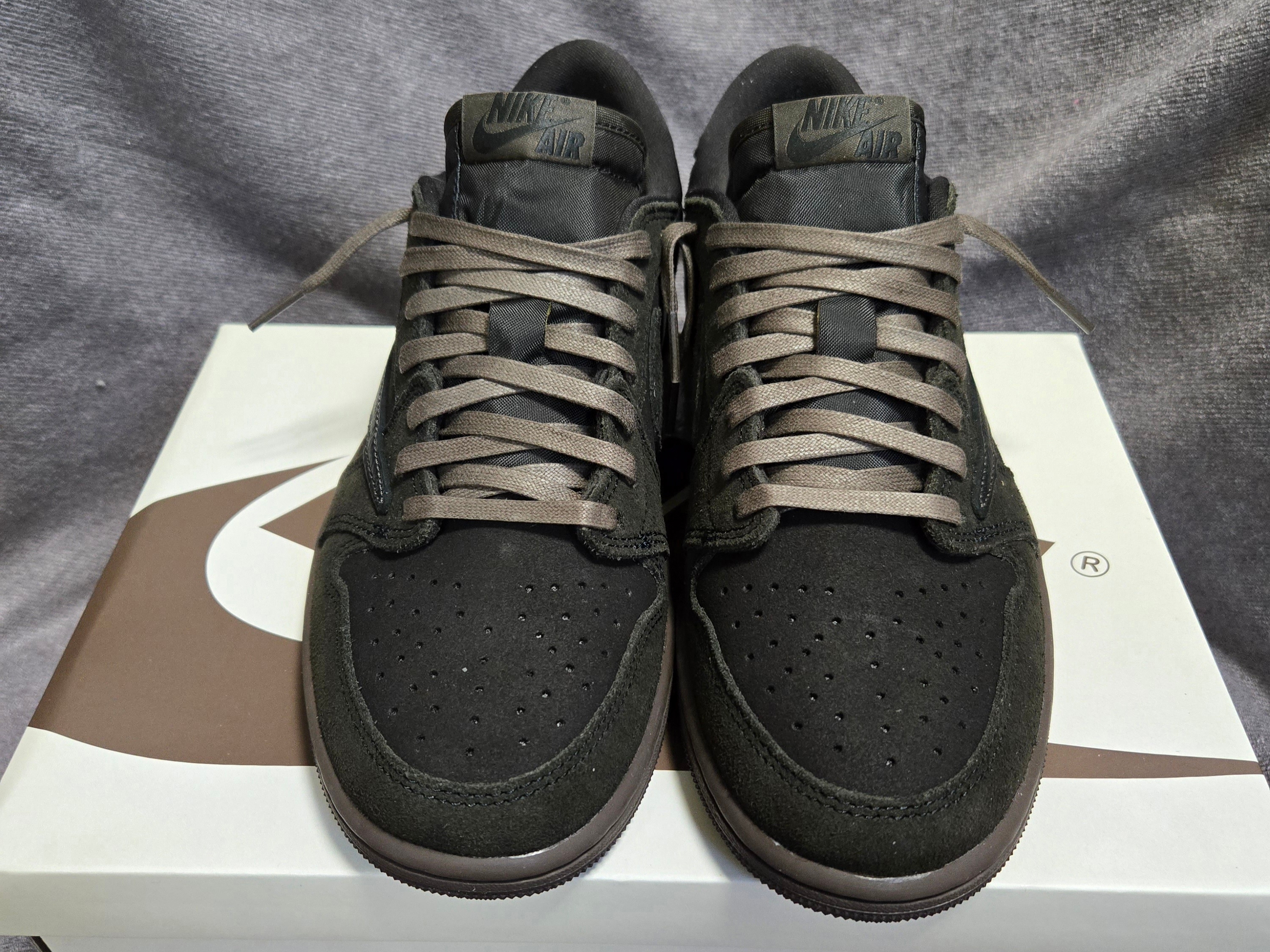 Jordan 1 x Travis Scott Retro Low OG SP Velvet Brown and Dark Mocha 착용 스타일 - 3