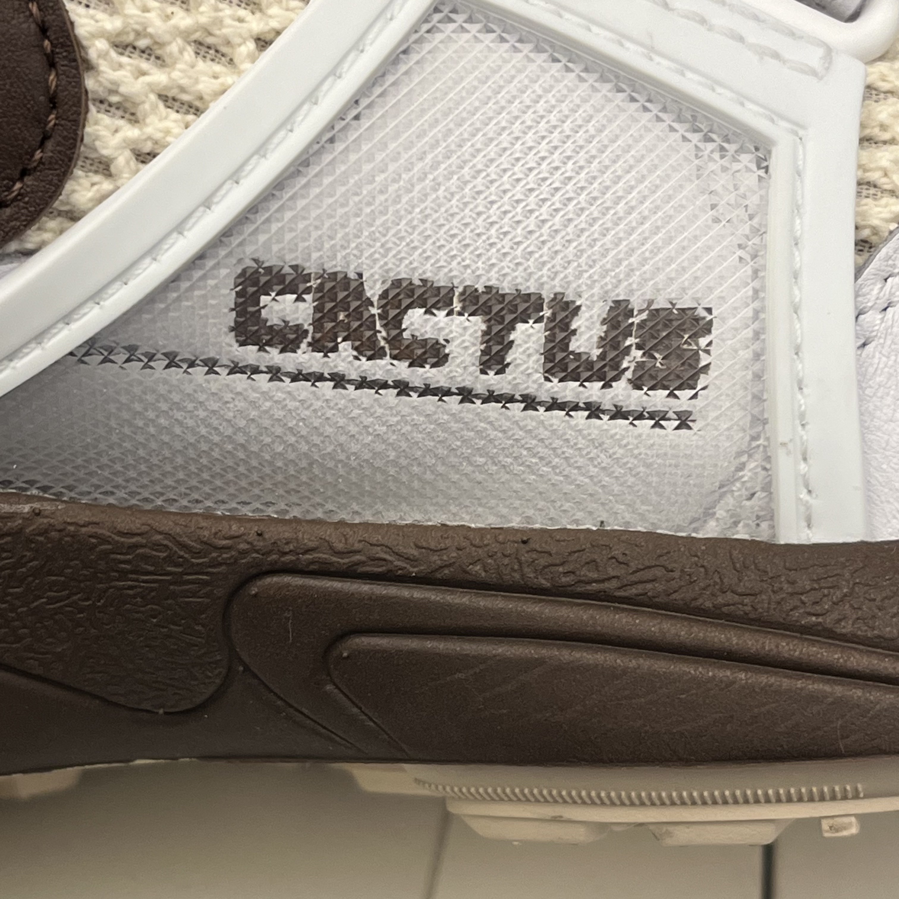 Nike x Travis Scott Zoom Field Jaxx White and Light Chocolate 착용 스타일 - 1