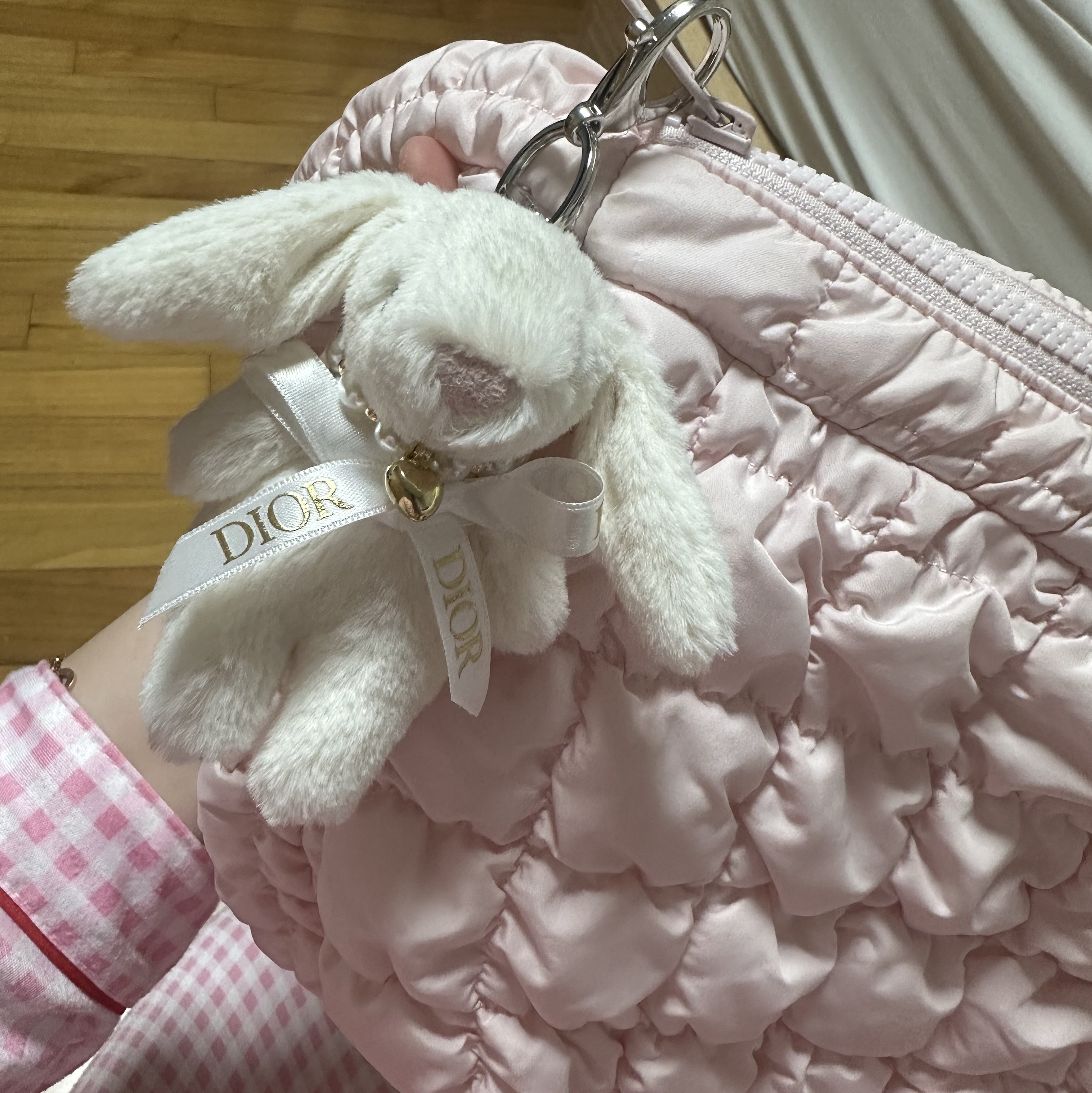 Jellycat Bashful Bunny Bag Charm Cream 착용 스타일