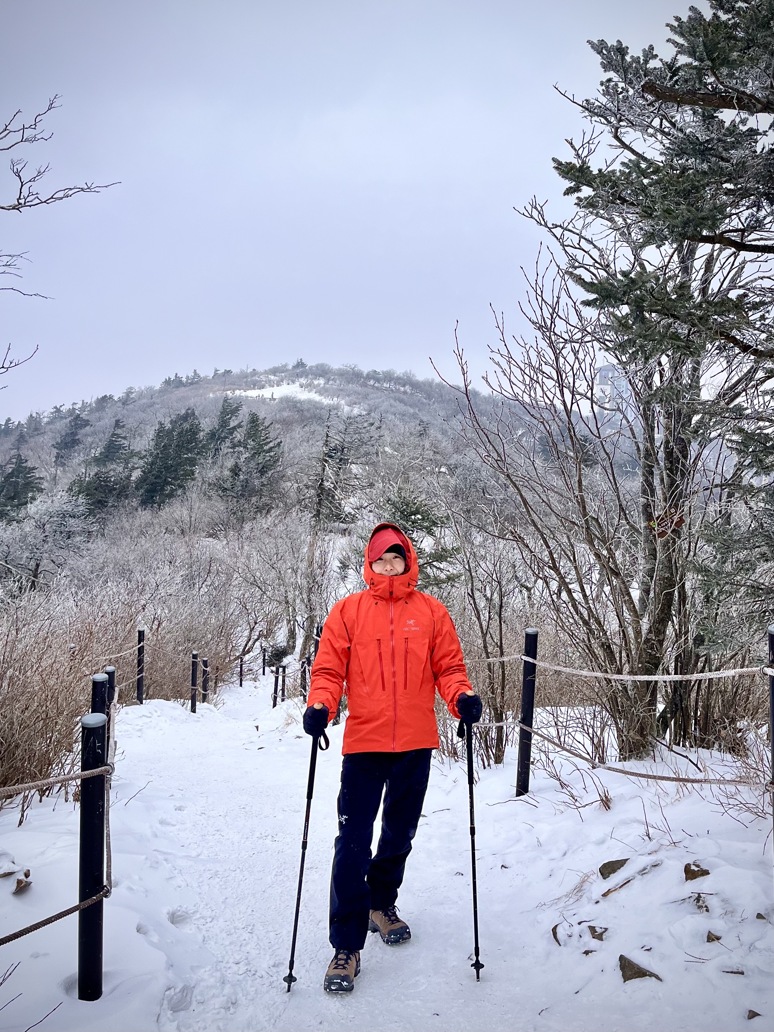 Arc'teryx Alpha SV Jacket Dynasty, Arc'teryx Gamma MX Pants Black 착용 스타일