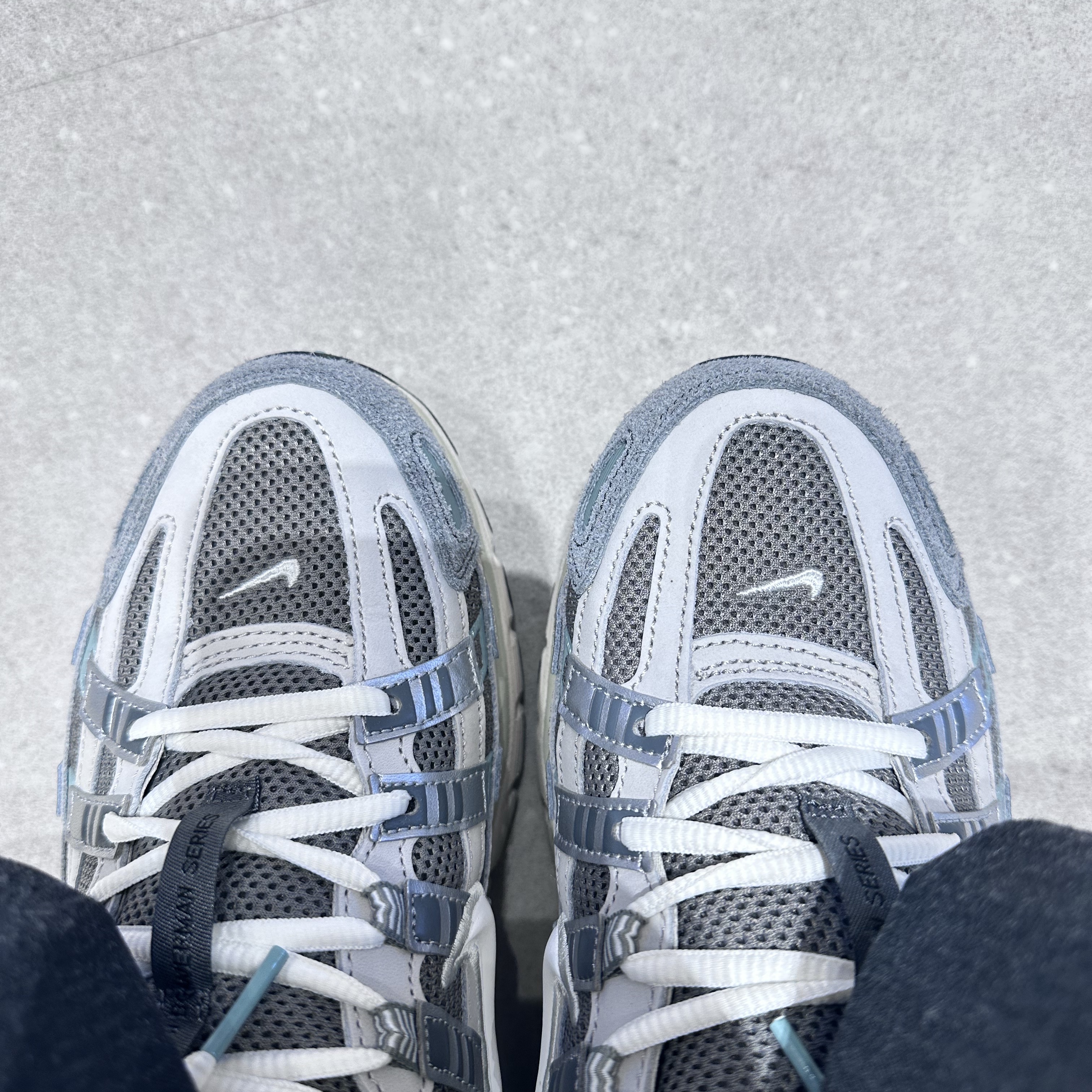 Nike P-6000 Flat Pewter Light Iron Ore 착용 스타일