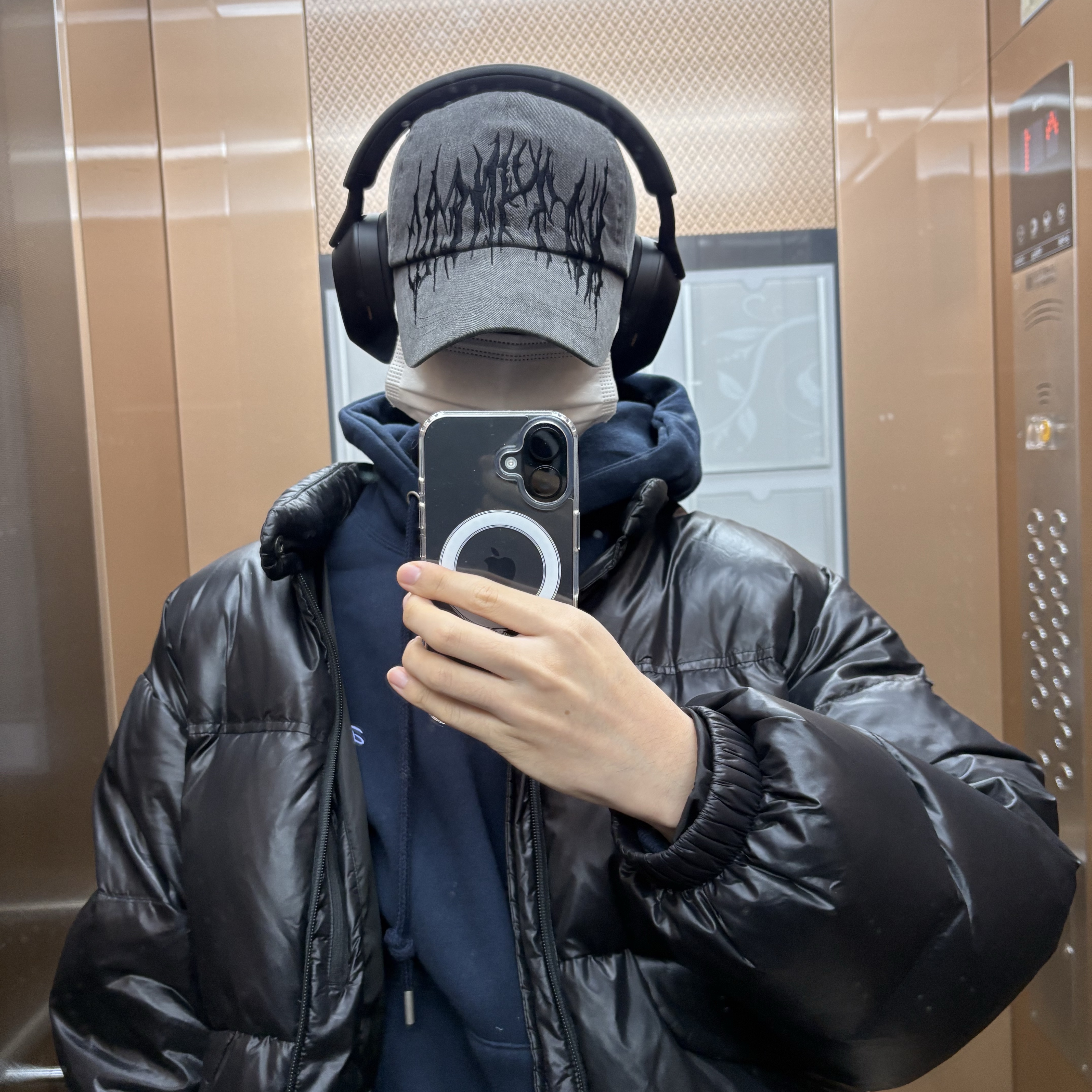 Sony WH-1000XM5 Black (Korean Ver.) 착용 스타일 - 1