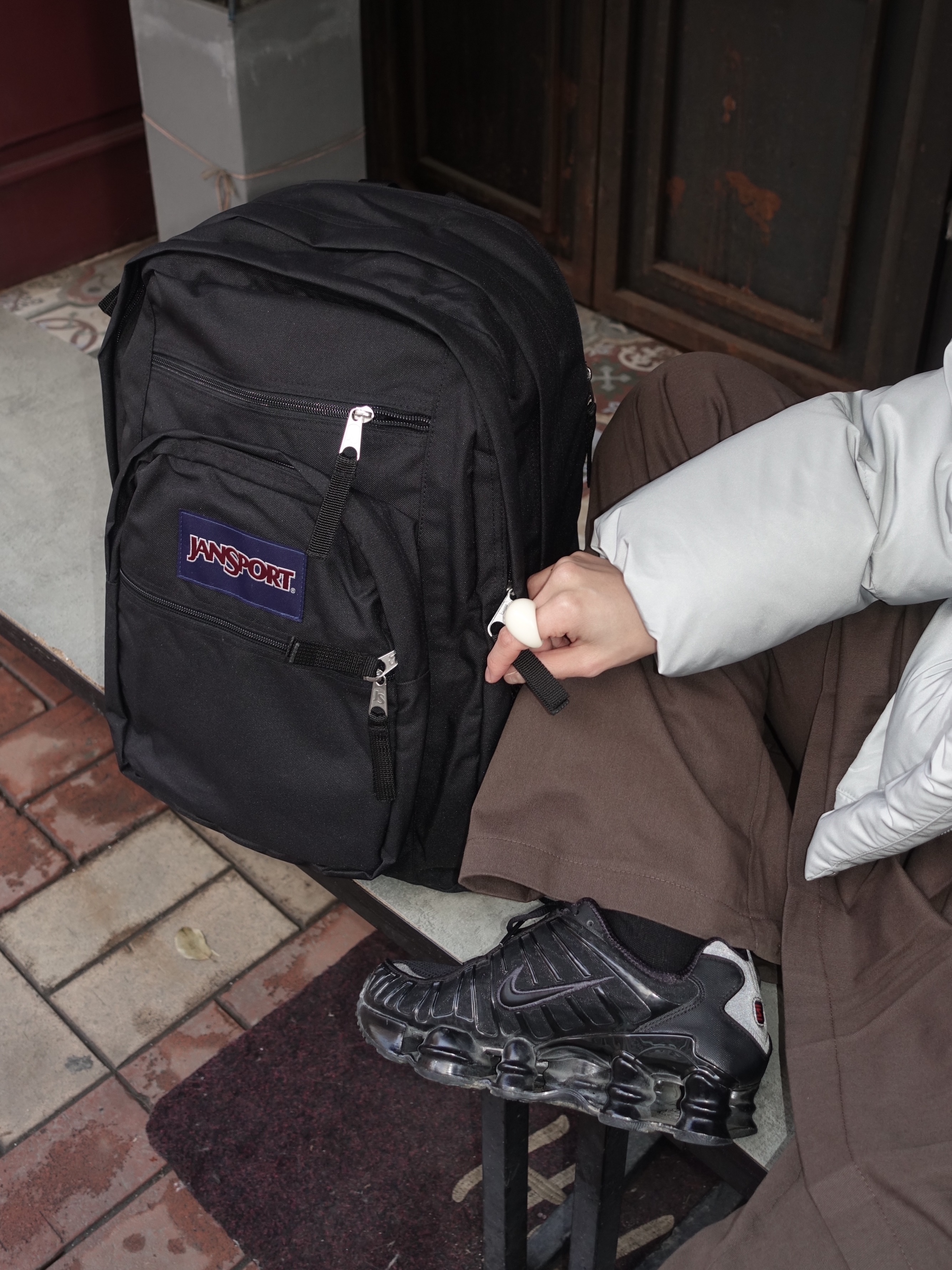 (W) Nike Shox TL Black and Max Orange, Jansport Big Student Backpack Black 착용 스타일 - 3