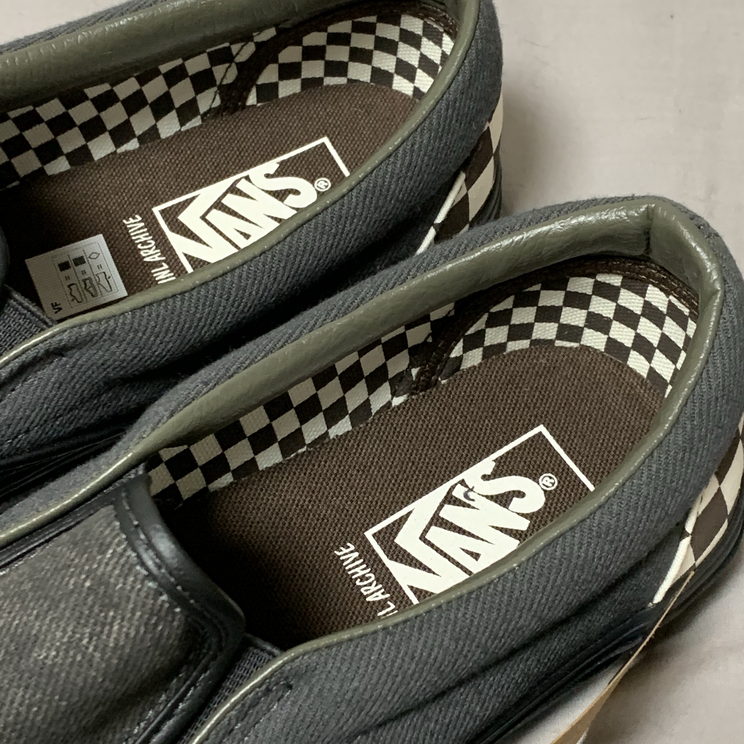 Vans x Vainl Archive Classic Slip-On Shadow Black 착용 스타일 - 2