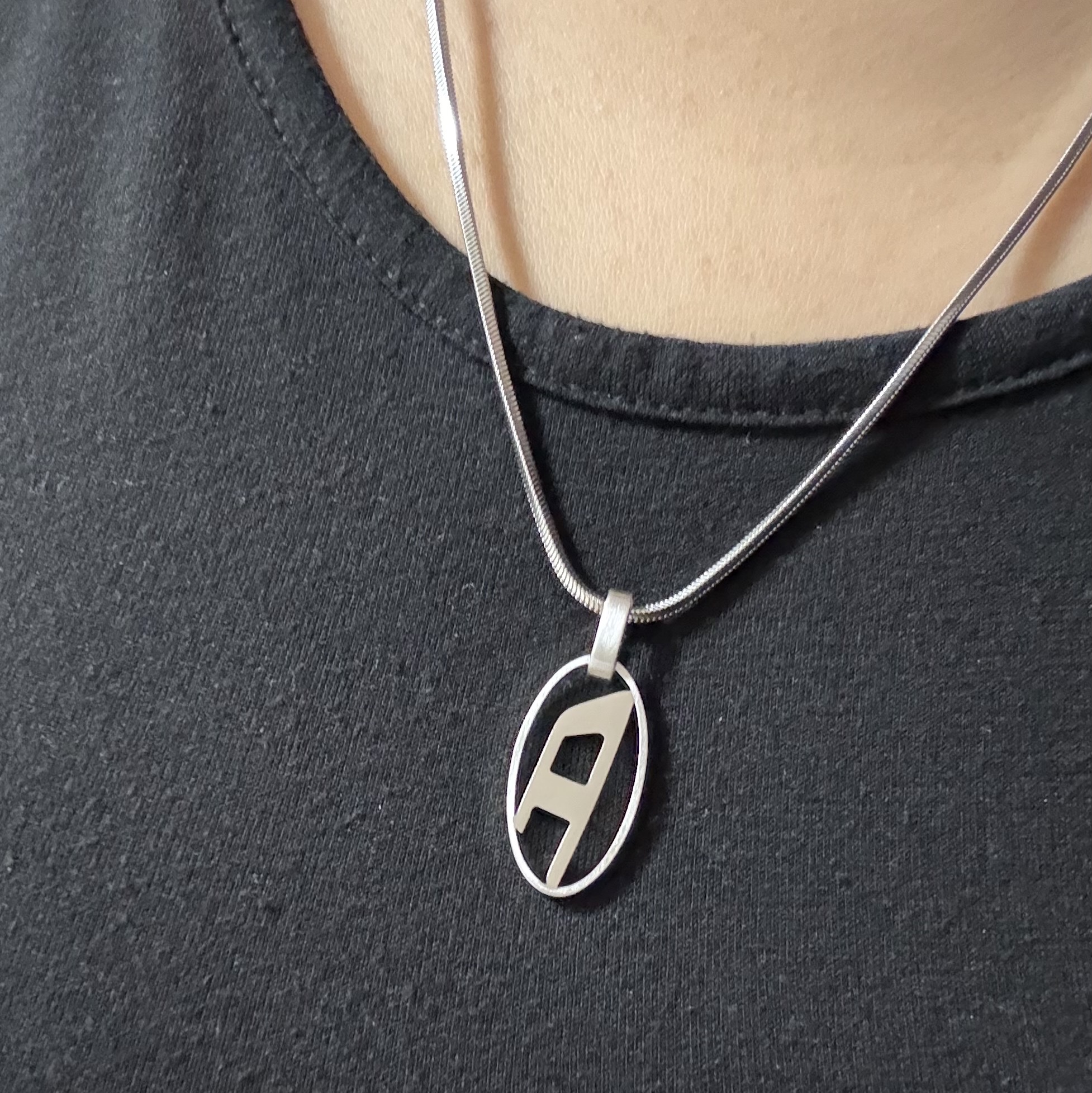 Diesel Dx1342 Stainless Steel Pendant Necklace Silver 착용 스타일