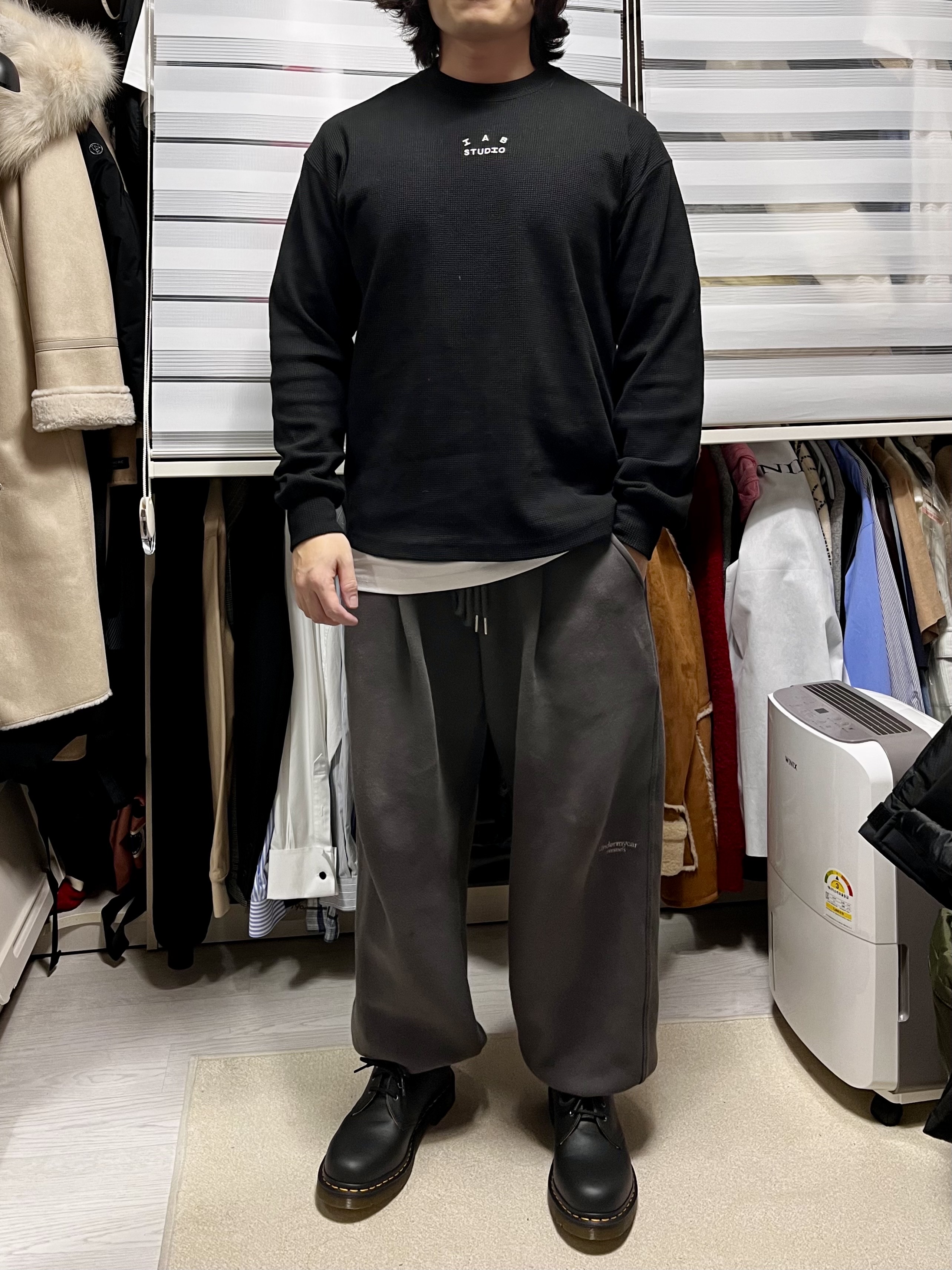 Dr. Martens 1461 Nappa Black, Undermycar Mu.03 Anti Fxxking Logo Play Oversized Sweat Jogger Olive 착용 스타일 - 2