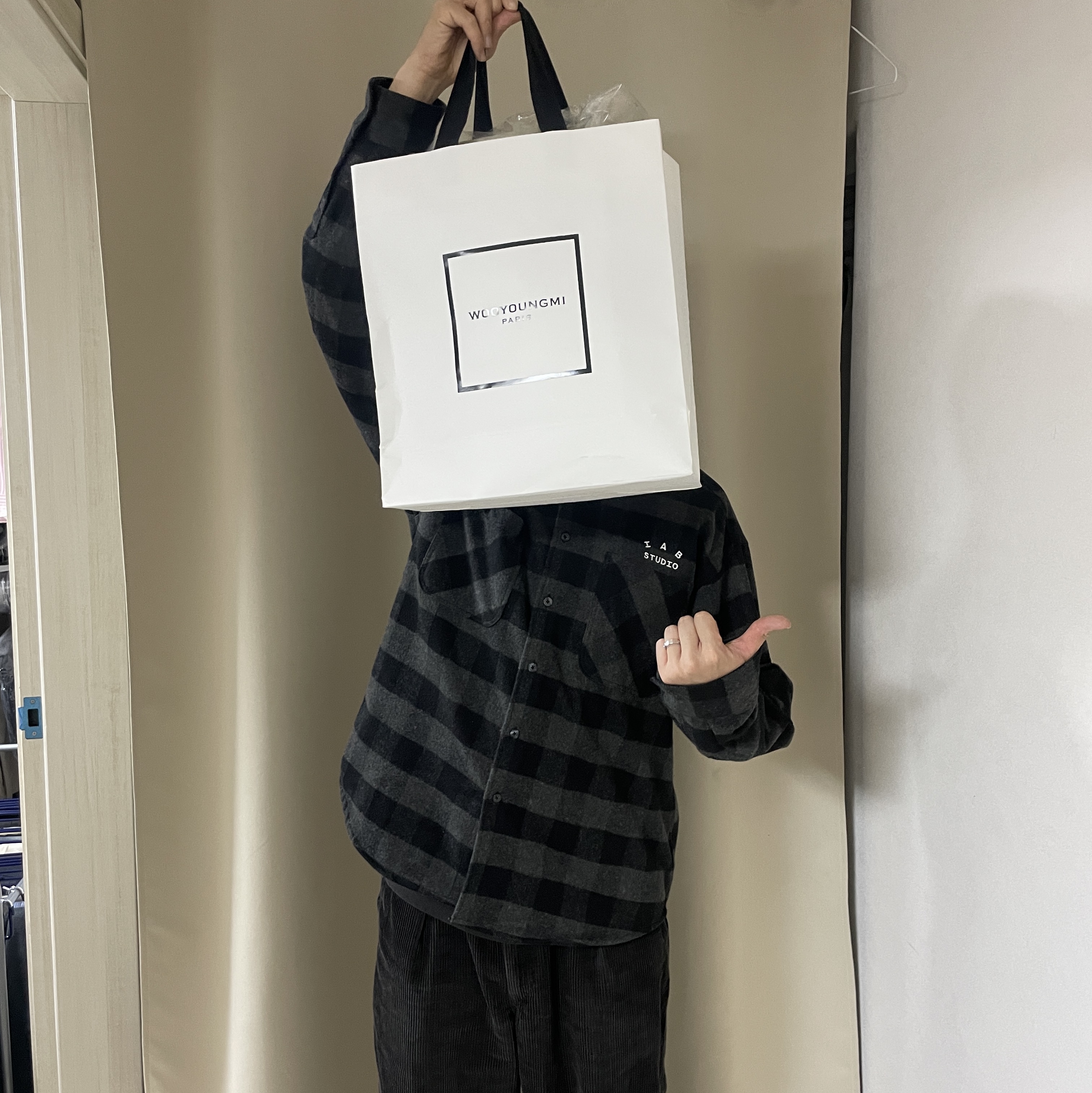 IAB Studio Gingham Check Shirt Black White 착용 스타일