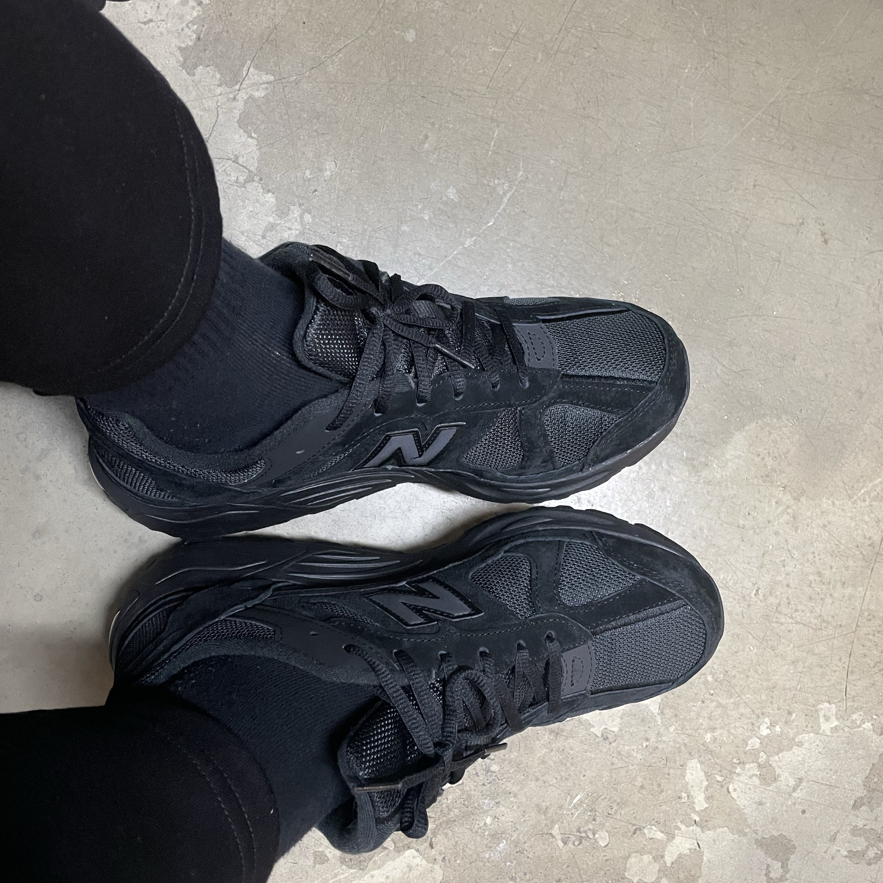 New Balance 878 Triple Black 착용 스타일
