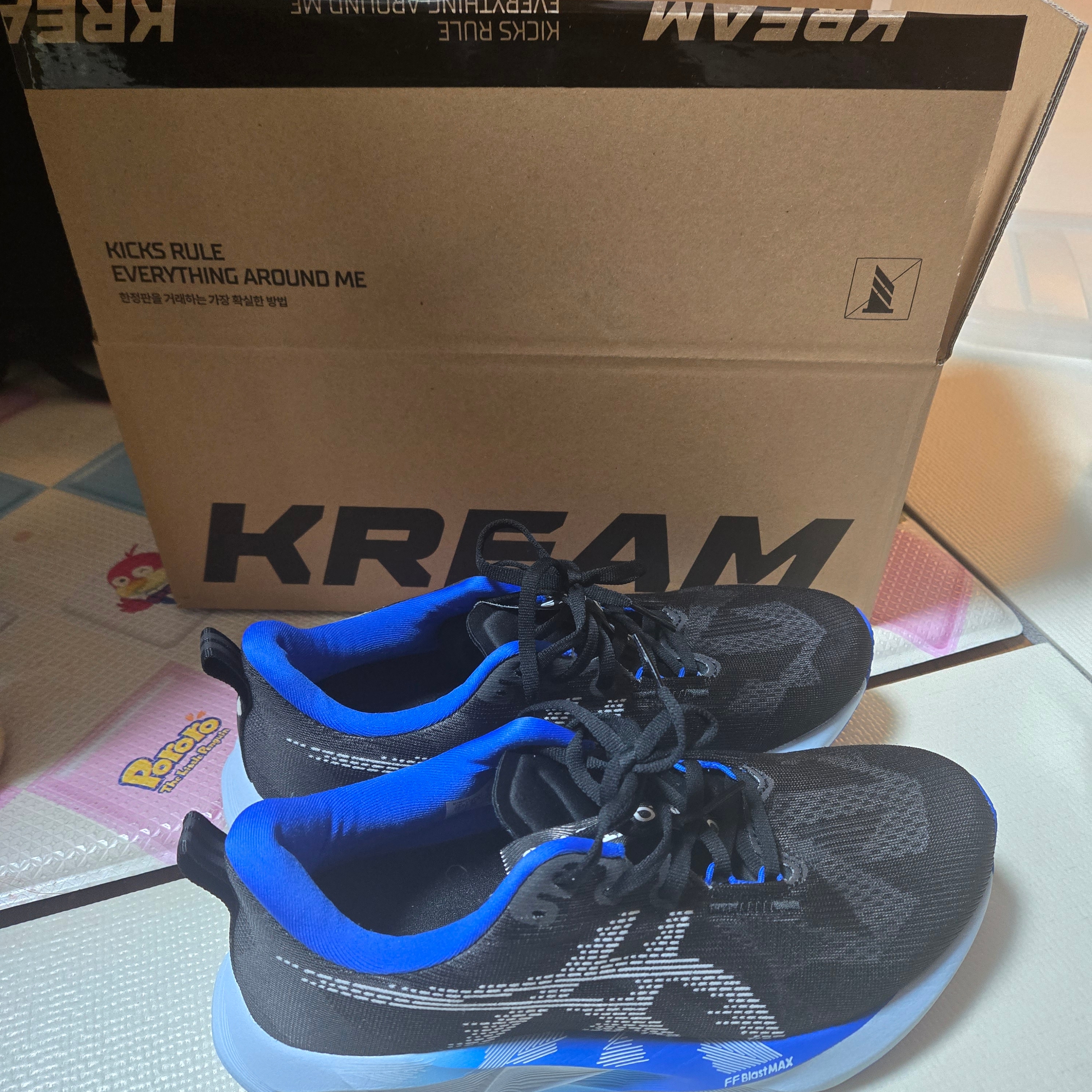 Asics Novablast 5 Black White 착용 스타일