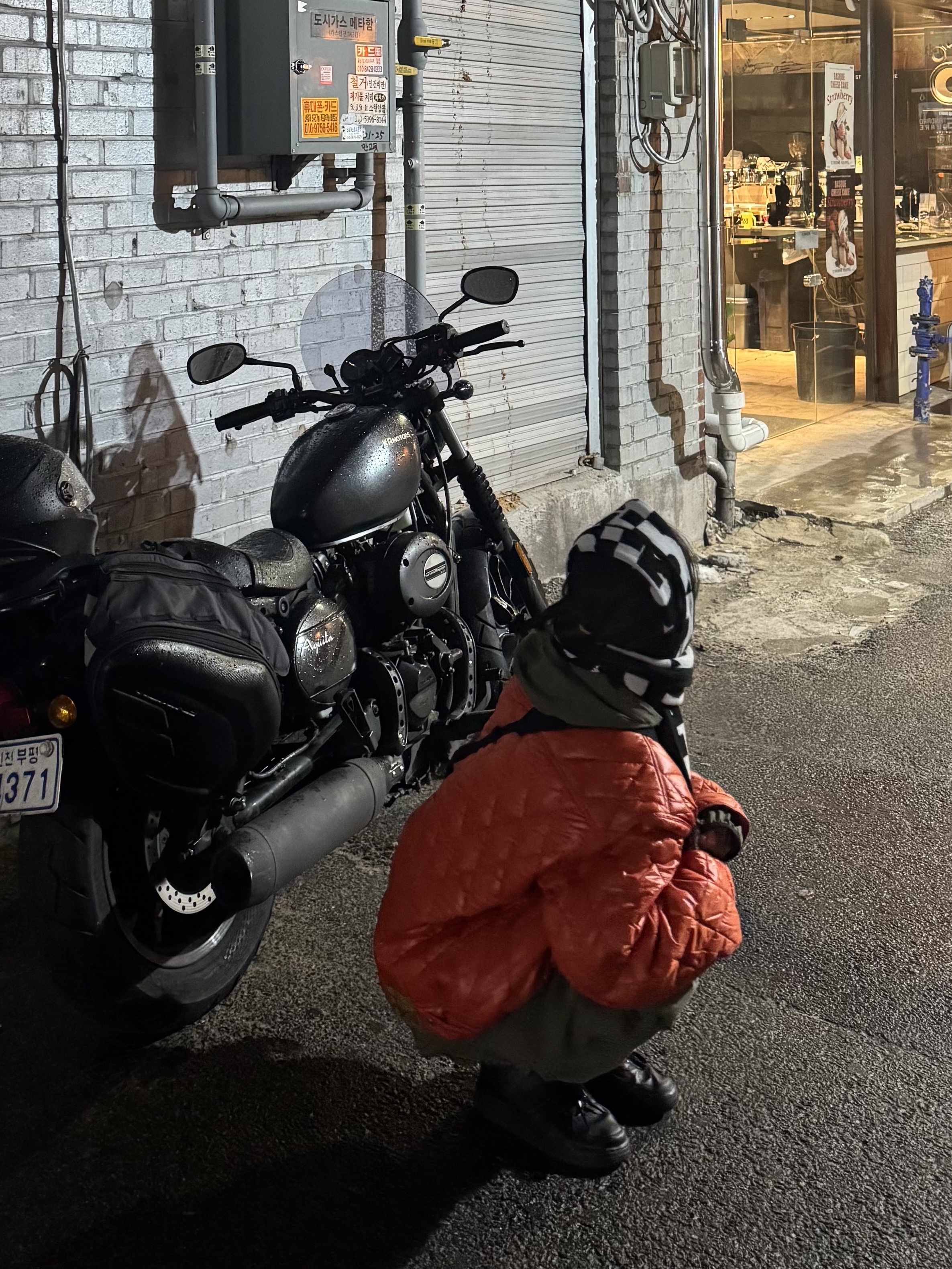 Stussy Quilted Nylon Ranch Jacket Persimmon, Nike Air Force 1 '07 Low Triple Black 착용 스타일 - 3