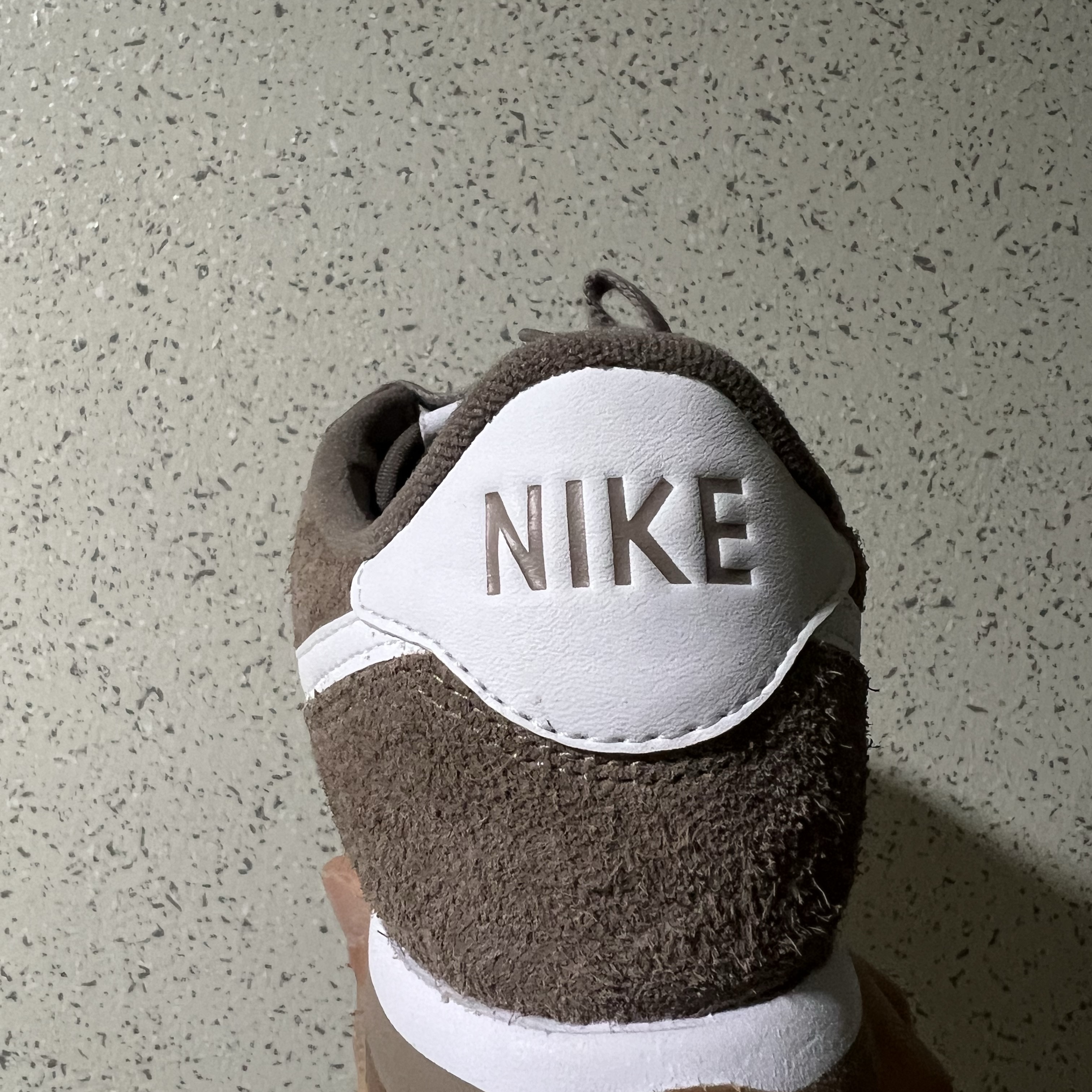 (W) Nike Cortez Vintage Mink Brown Gum Medium Brown 착용 스타일 - 2