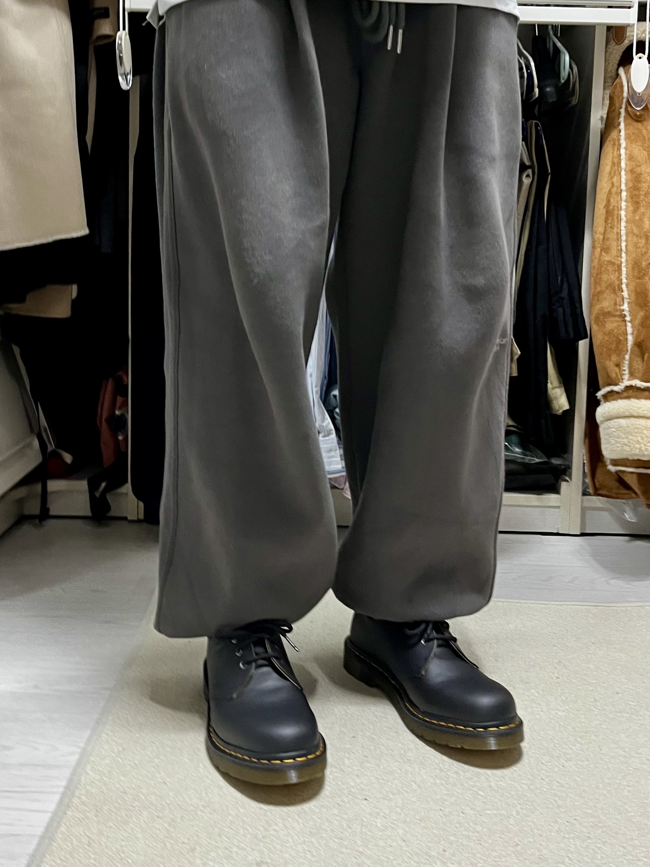 Dr. Martens 1461 Nappa Black, Undermycar Mu.03 Anti Fxxking Logo Play Oversized Sweat Jogger Olive 착용 스타일 - 4