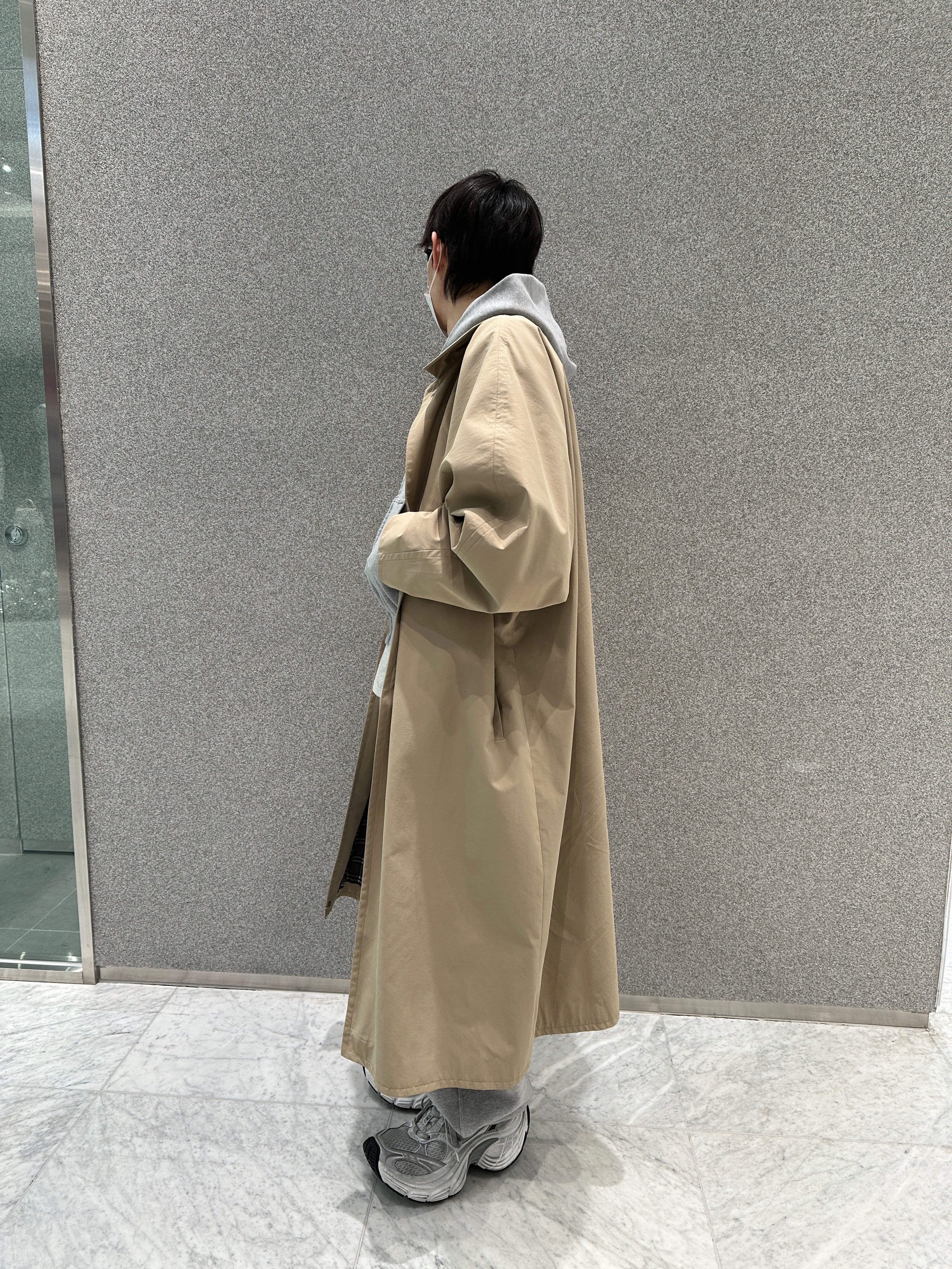 Balenciaga 10XL Sneakers White Grey Silver Black, STU Hook Dolman Coat Beige with Name Tag 착용 스타일 - 1