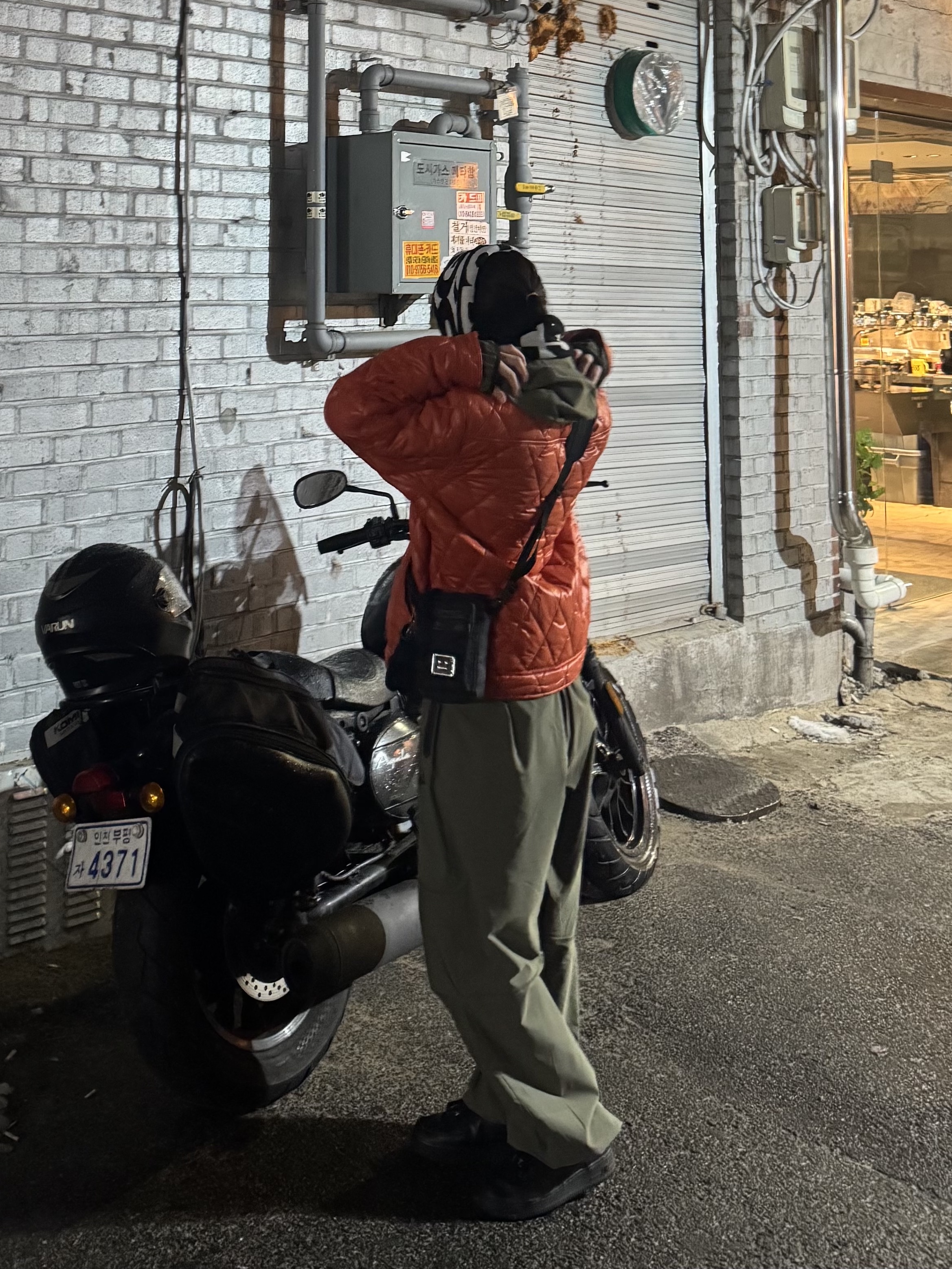 Stussy Quilted Nylon Ranch Jacket Persimmon, Nike Air Force 1 '07 Low Triple Black 착용 스타일 - 2