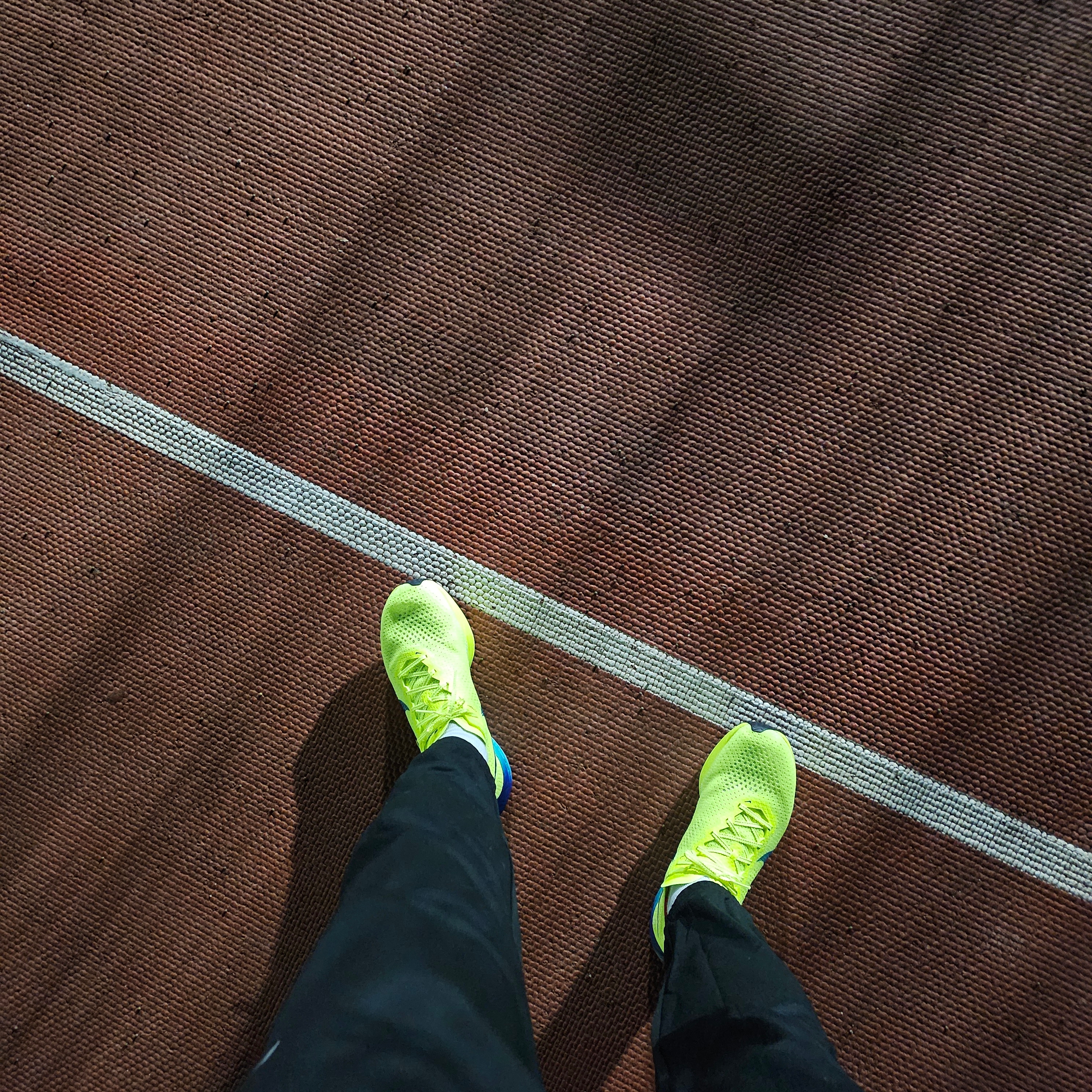 Nike ZoomX Vaporfly Next% 3 Volt Scream Green 착용 스타일 - 1