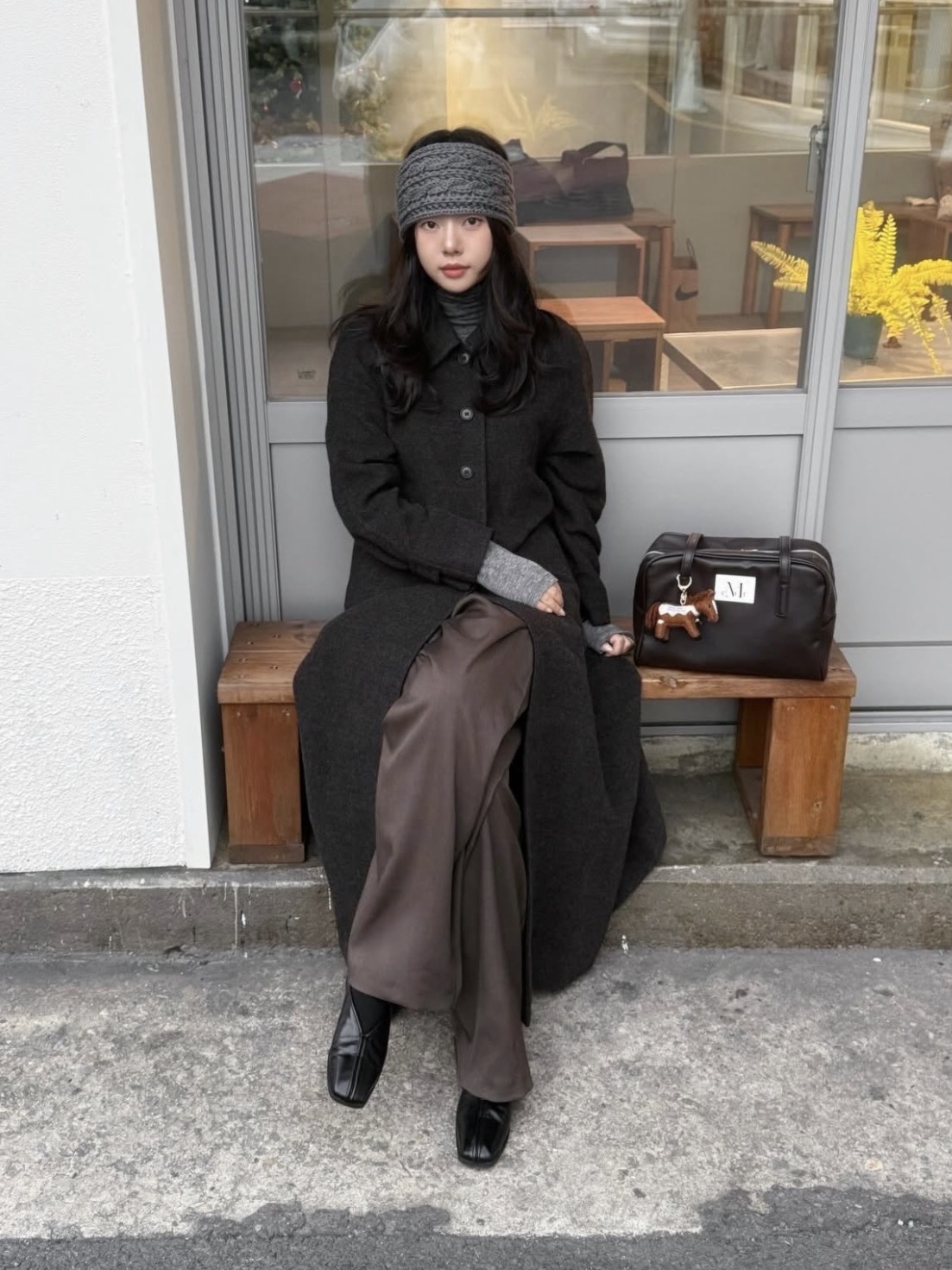 MUCENT Tive Leather Shoulder Bag Brown 착용 스타일 - 1