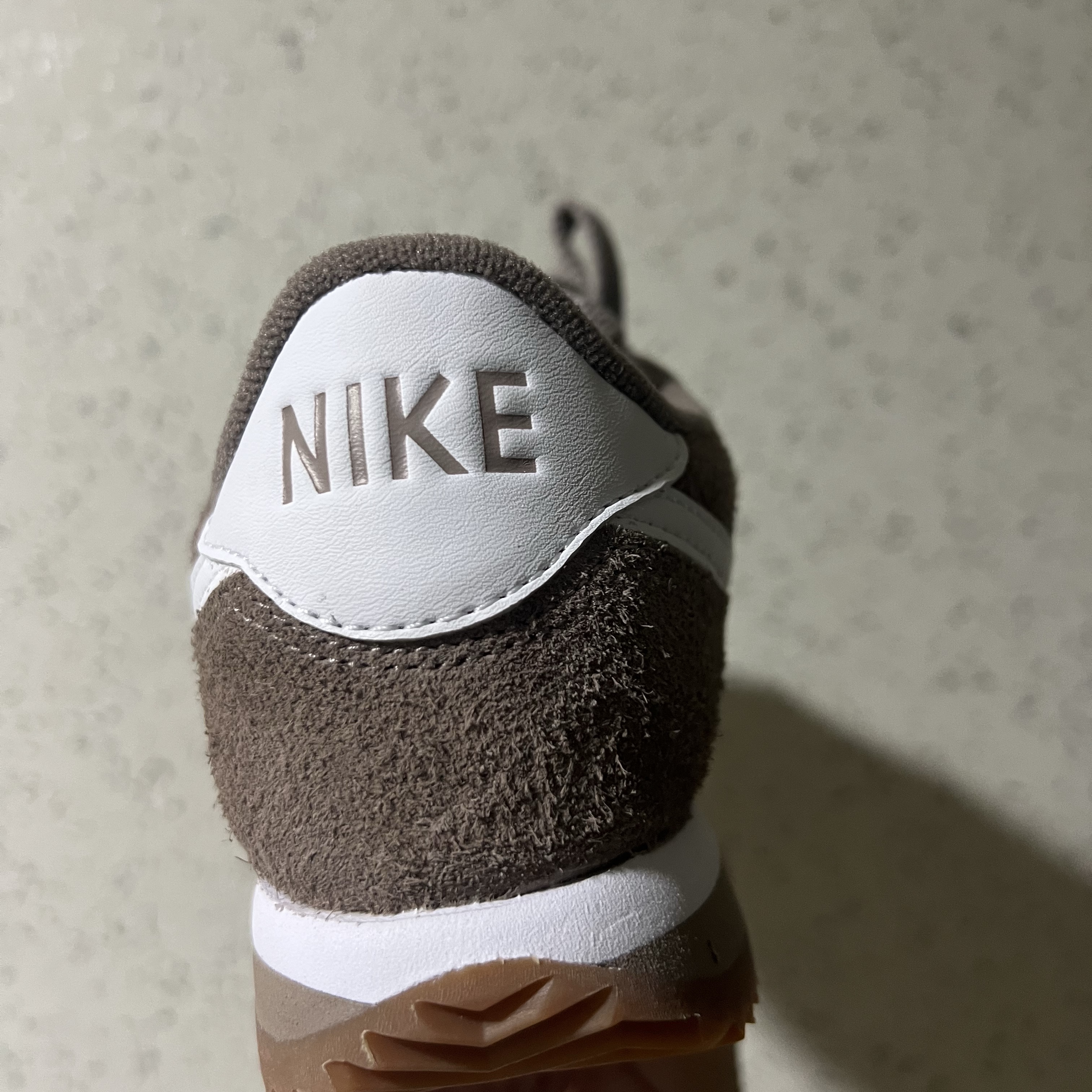 (W) Nike Cortez Vintage Mink Brown Gum Medium Brown 착용 스타일 - 4