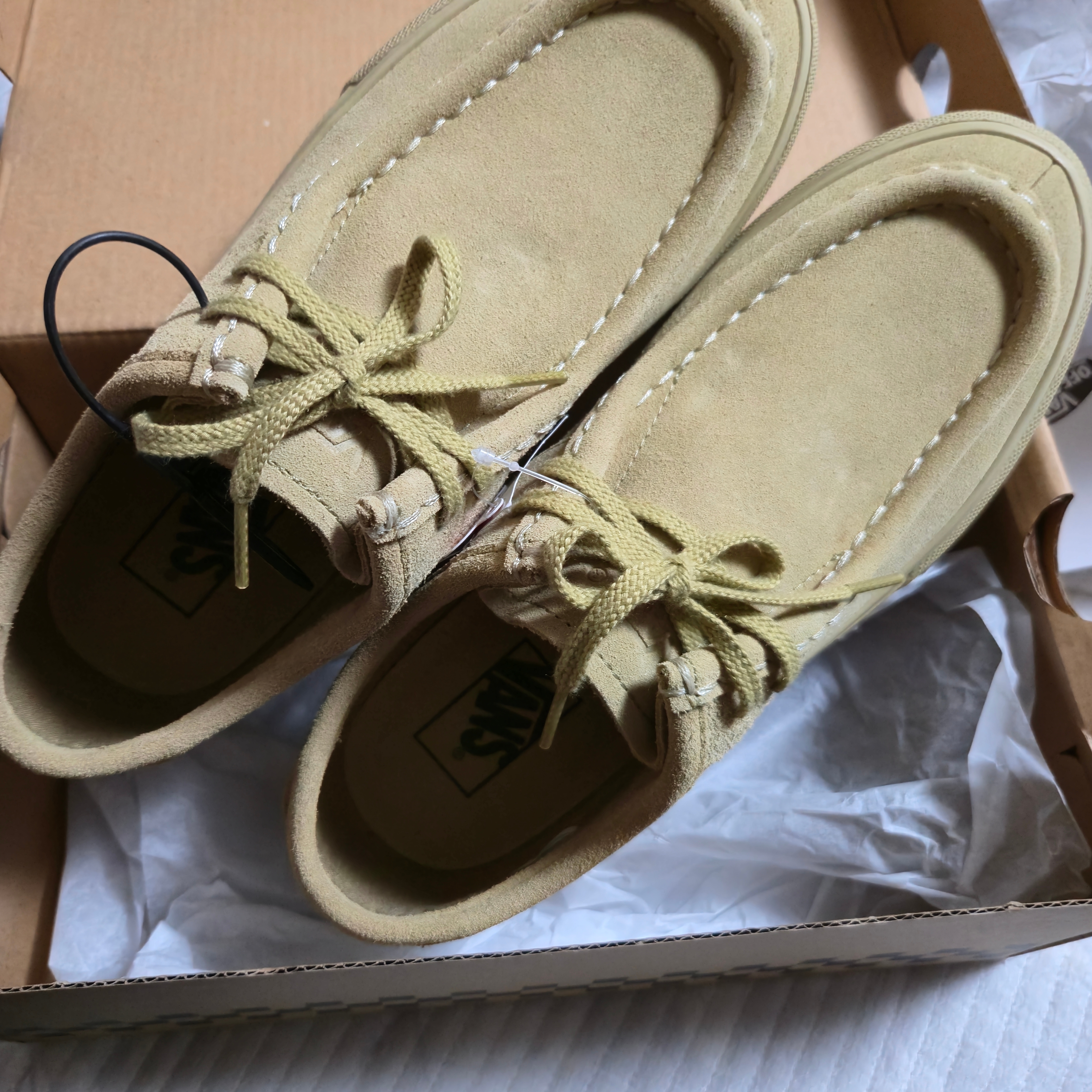 Vans Carver Low Sand Beige 착용 스타일 - 1