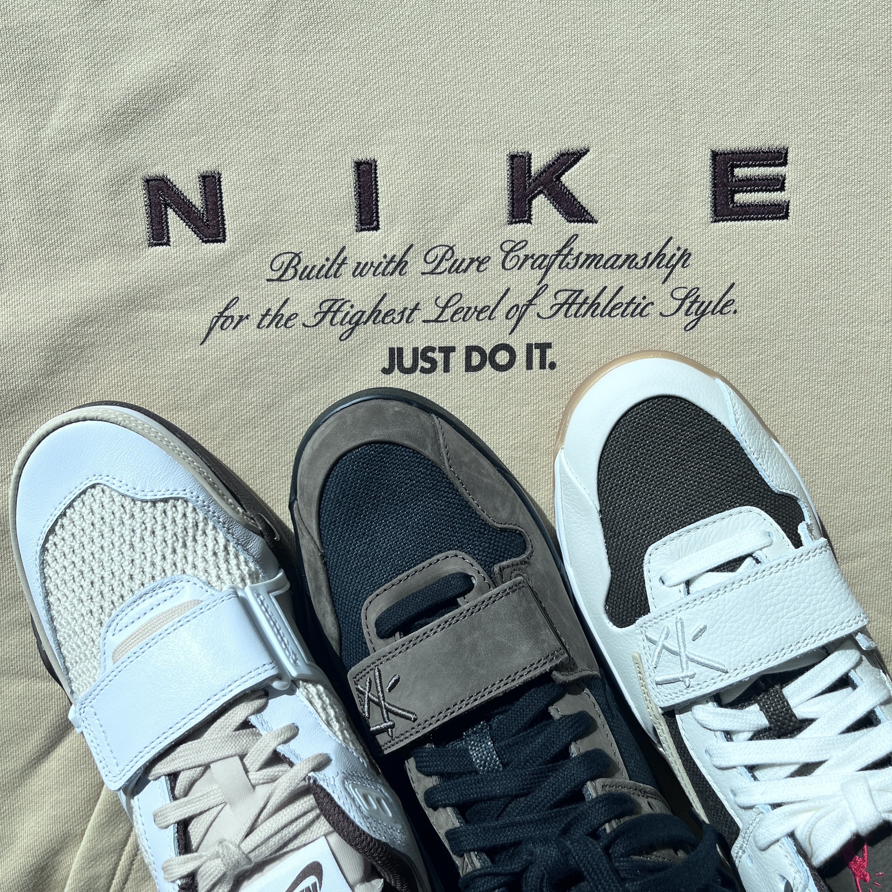 Nike x Travis Scott Zoom Field Jaxx White and Light Chocolate, Jordan x Travis Scott Jumpman Jack TR Sail and Dark Mocha 착용 스타일 - 5