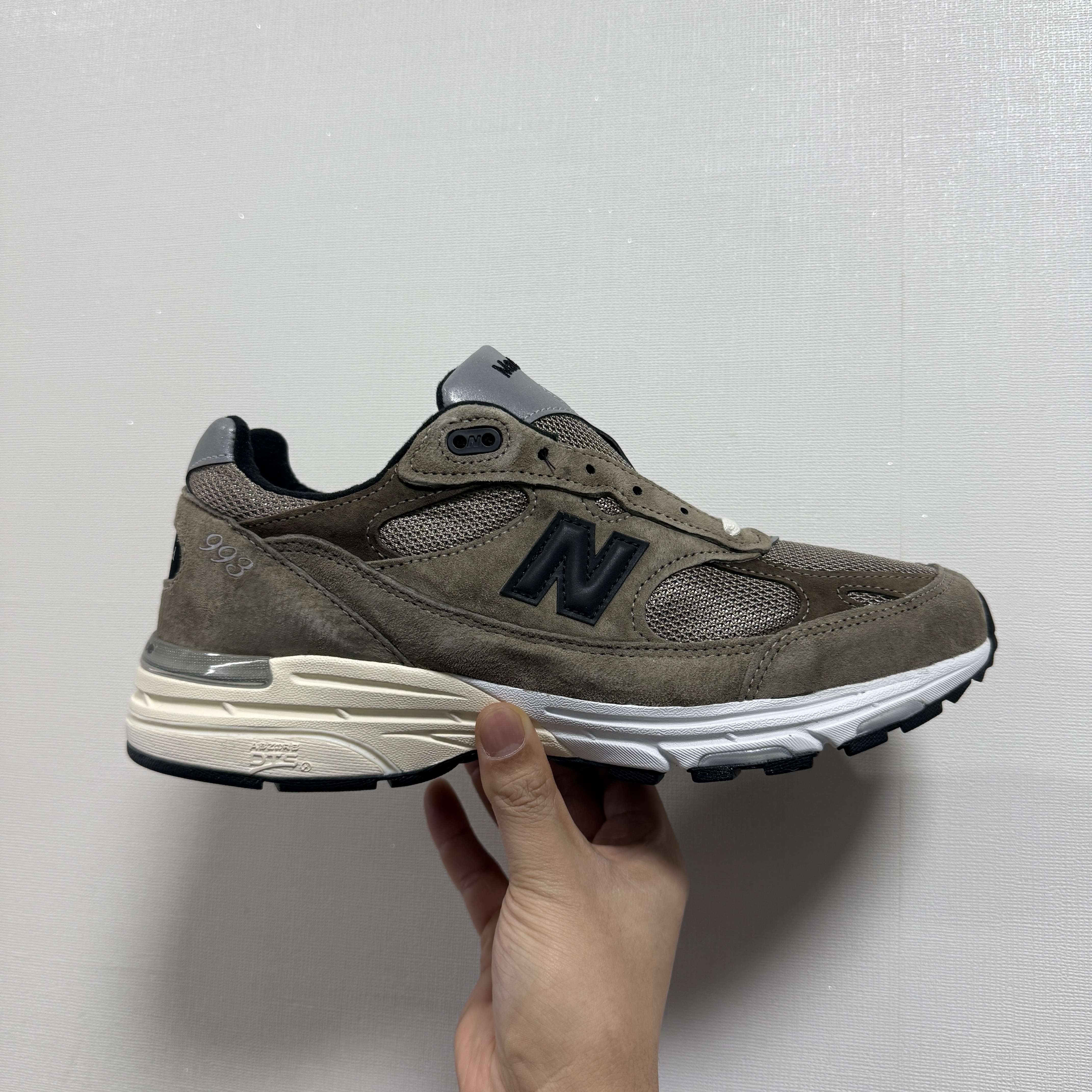 New Balance x JJJJound 993 Made in USA Mushroom White 착용 스타일