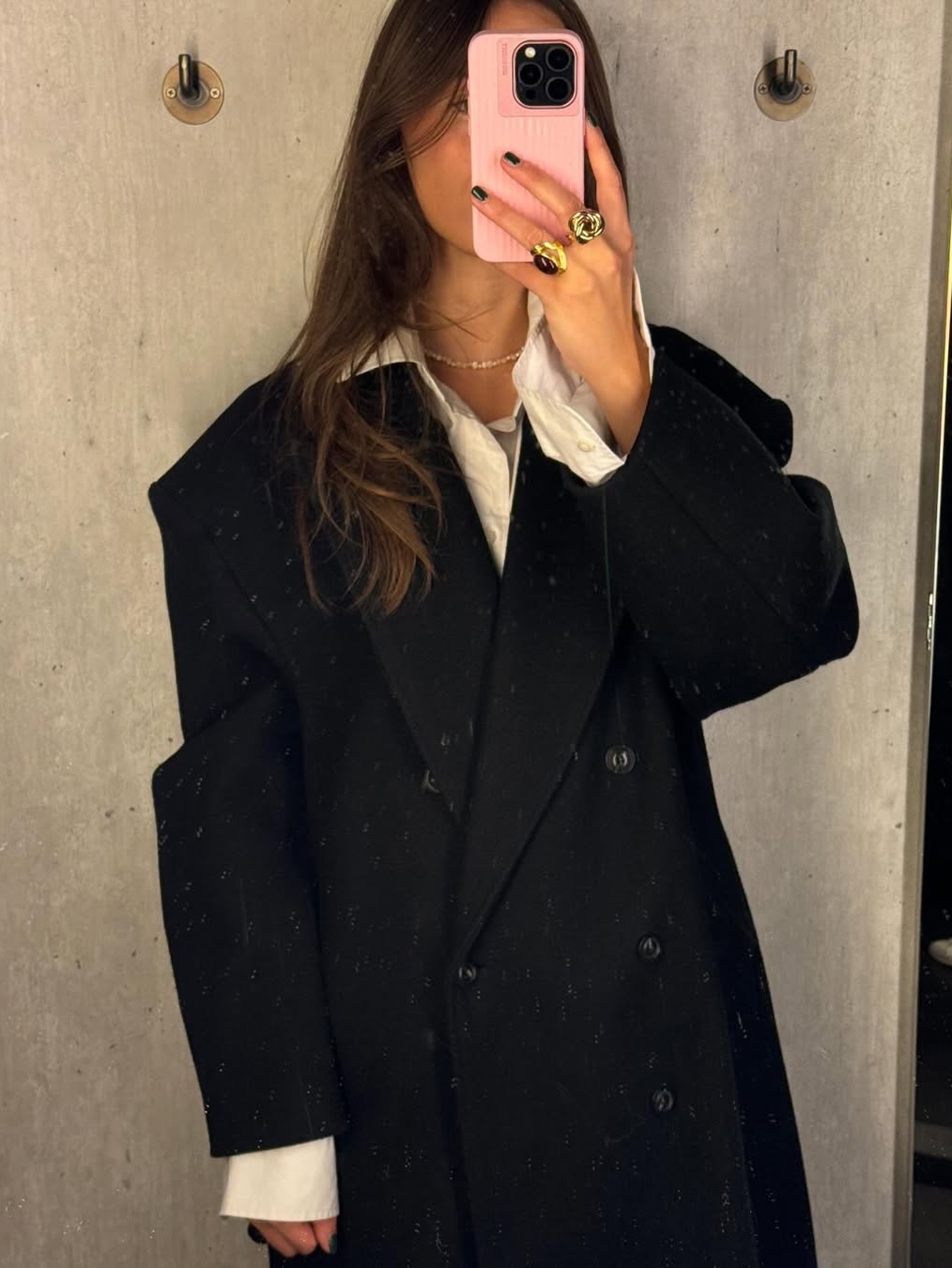Descente Allterrain x JJJJound Hardshell Long Coat Black, Wrangler Wool Long Double Coat Brown 착용 스타일 - 5