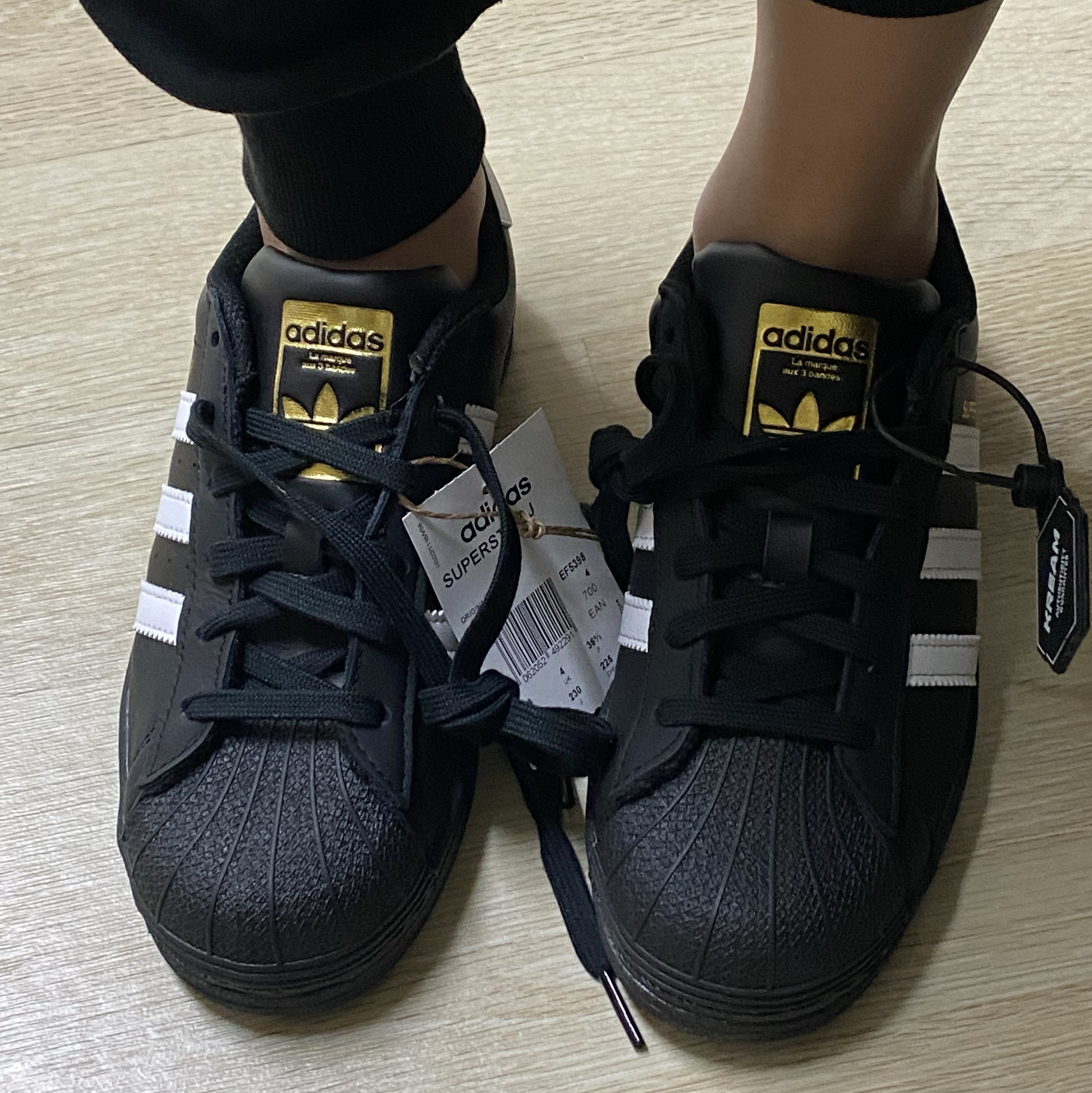 (J) Adidas Superstar Black White 착용 스타일