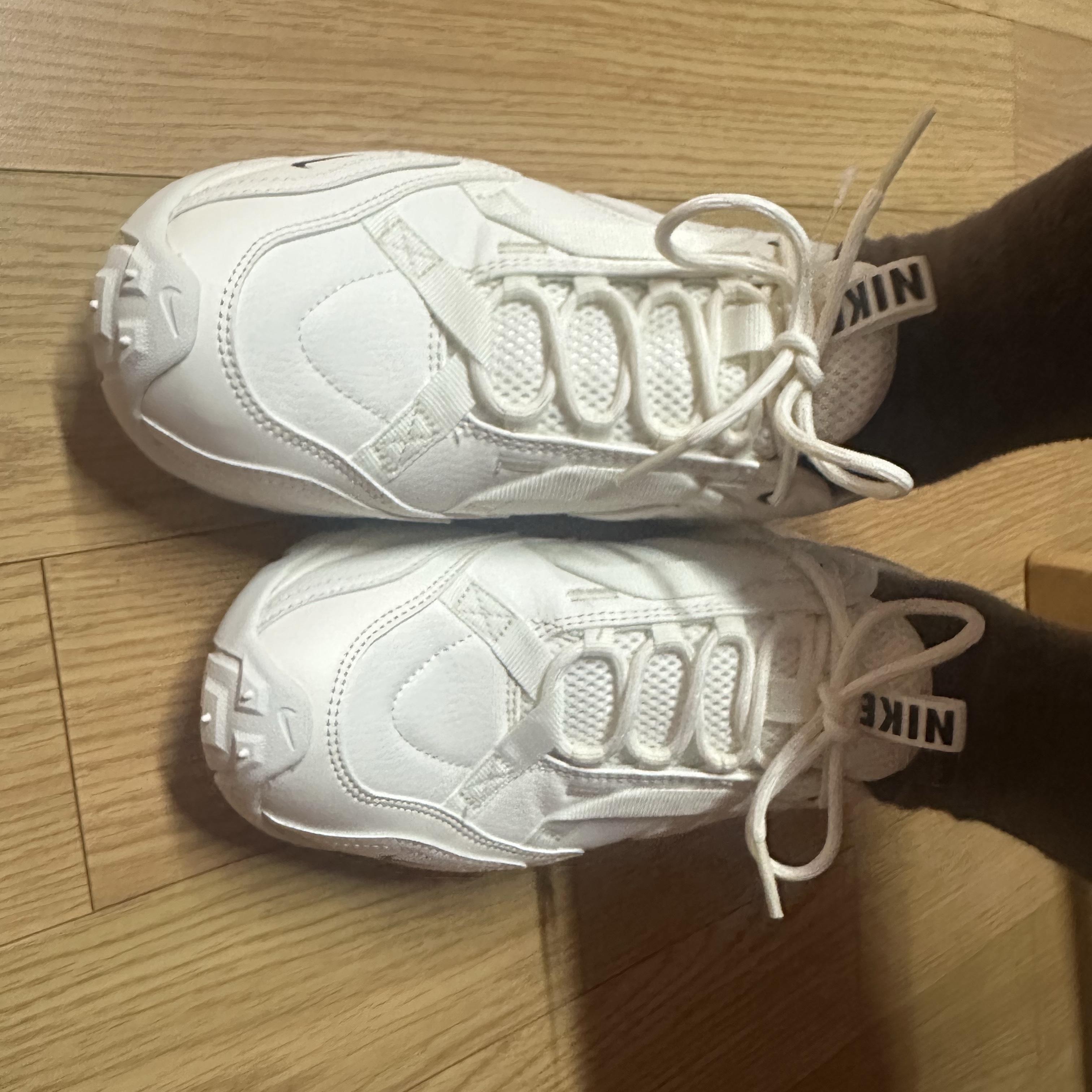 (W) Nike TC 7900 Summit White 착용 스타일
