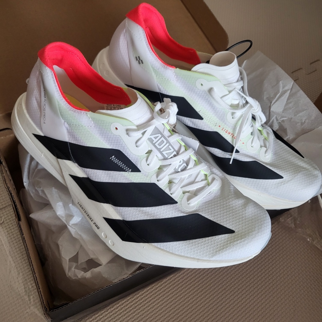 Adidas Adizero Adios Pro 4 Cloud White Core Black 착용 스타일