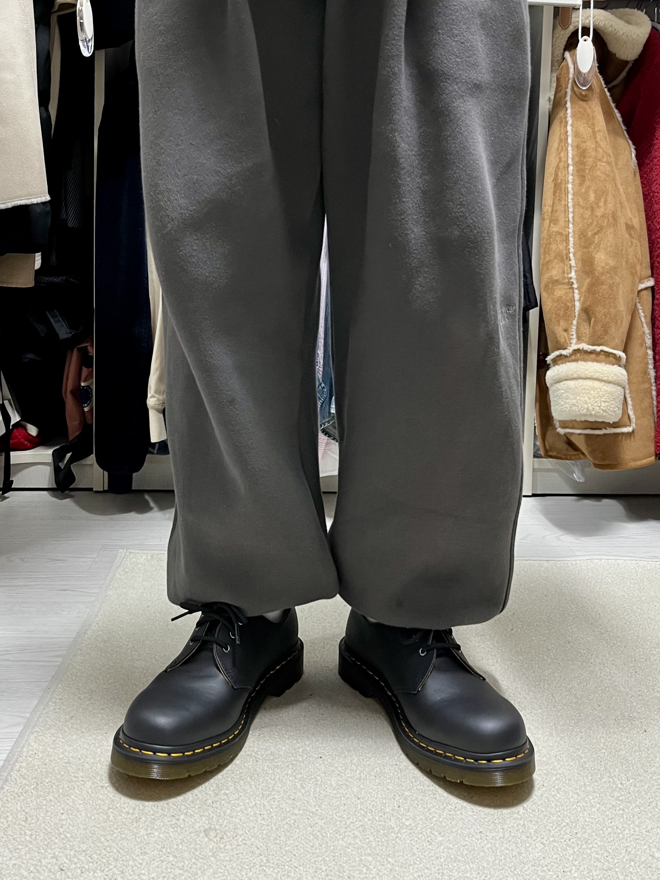 Dr. Martens 1461 Nappa Black, Undermycar Mu.03 Anti Fxxking Logo Play Oversized Sweat Jogger Olive 착용 스타일 - 5