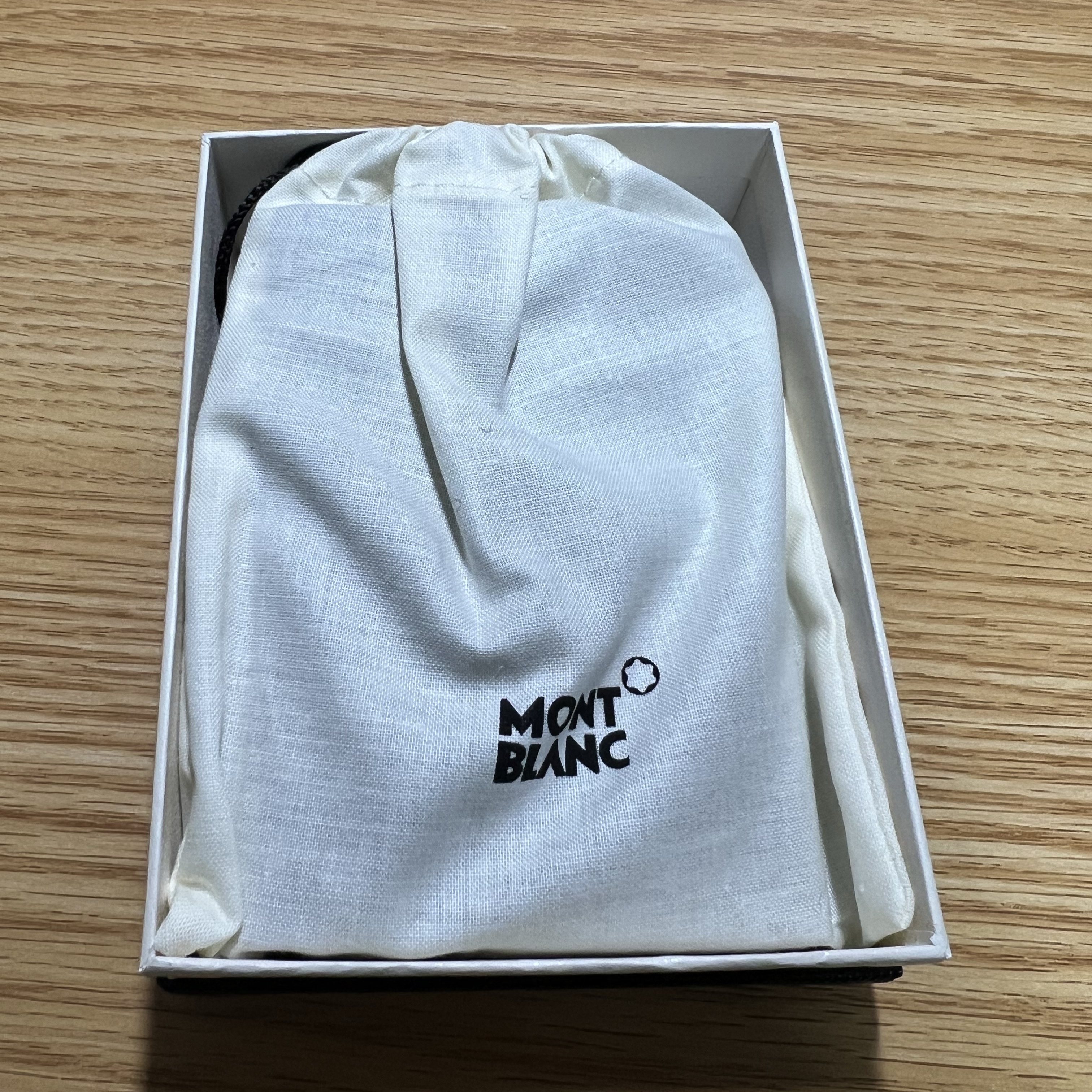 Montblanc Sartorial 4cc Mini Wallet Black 착용 스타일 - 3