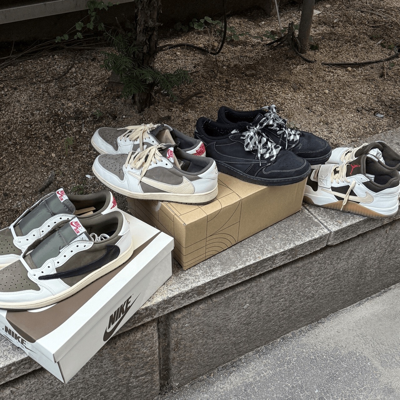 Jordan 1 x Travis Scott Retro Low OG SP Velvet Brown and Dark Mocha, Hoka x Satisfy Mafate Speed 4 Lite Coffee 착용 스타일 - 3