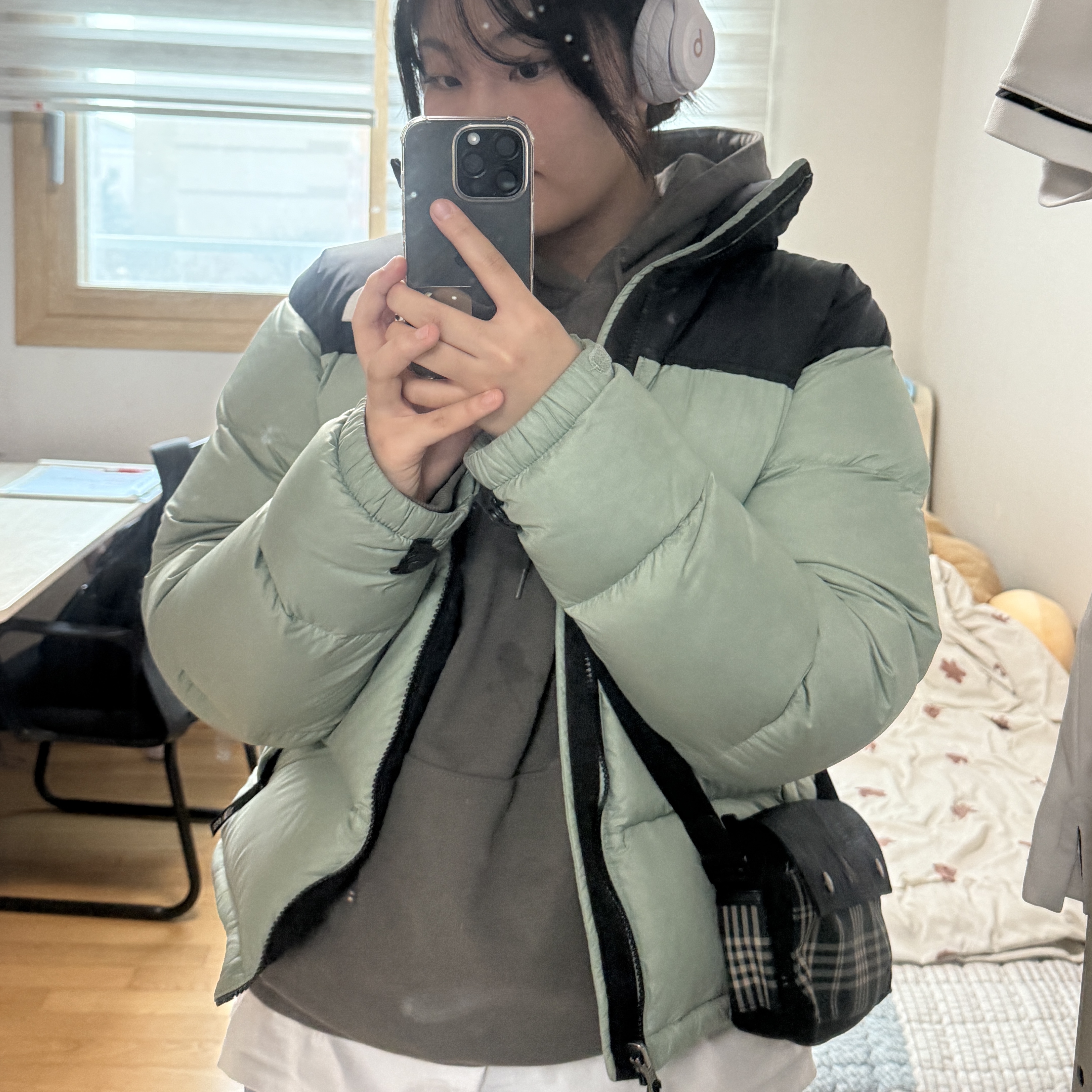 The North Face White Label Novelty Nuptse Down Jacket Avocado, Beats Solo4 Wireless On Ear Headphone Slate Blue (Korean Ver.) 착용 스타일