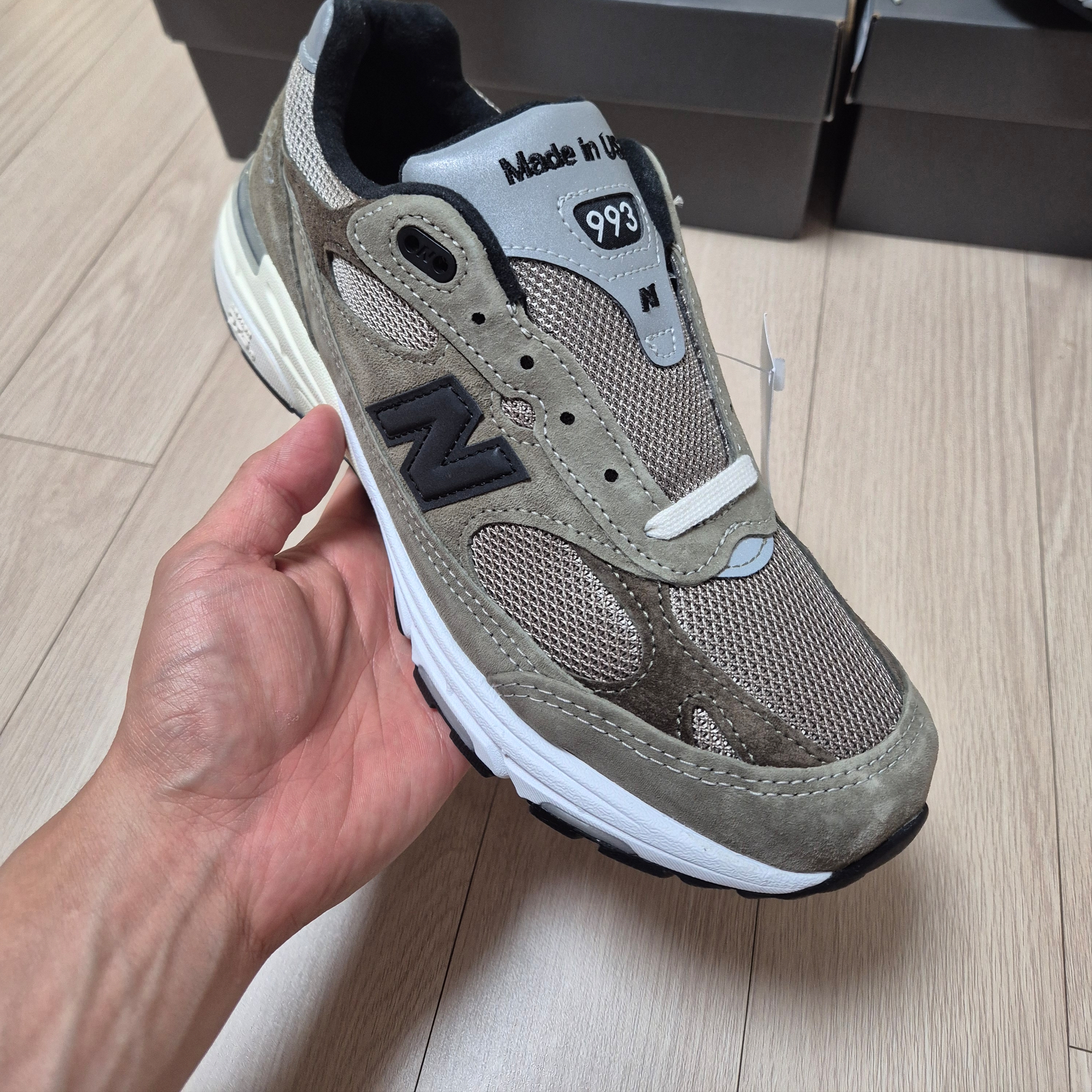 New Balance x JJJJound 993 Made in USA Mushroom White 착용 스타일 - 4