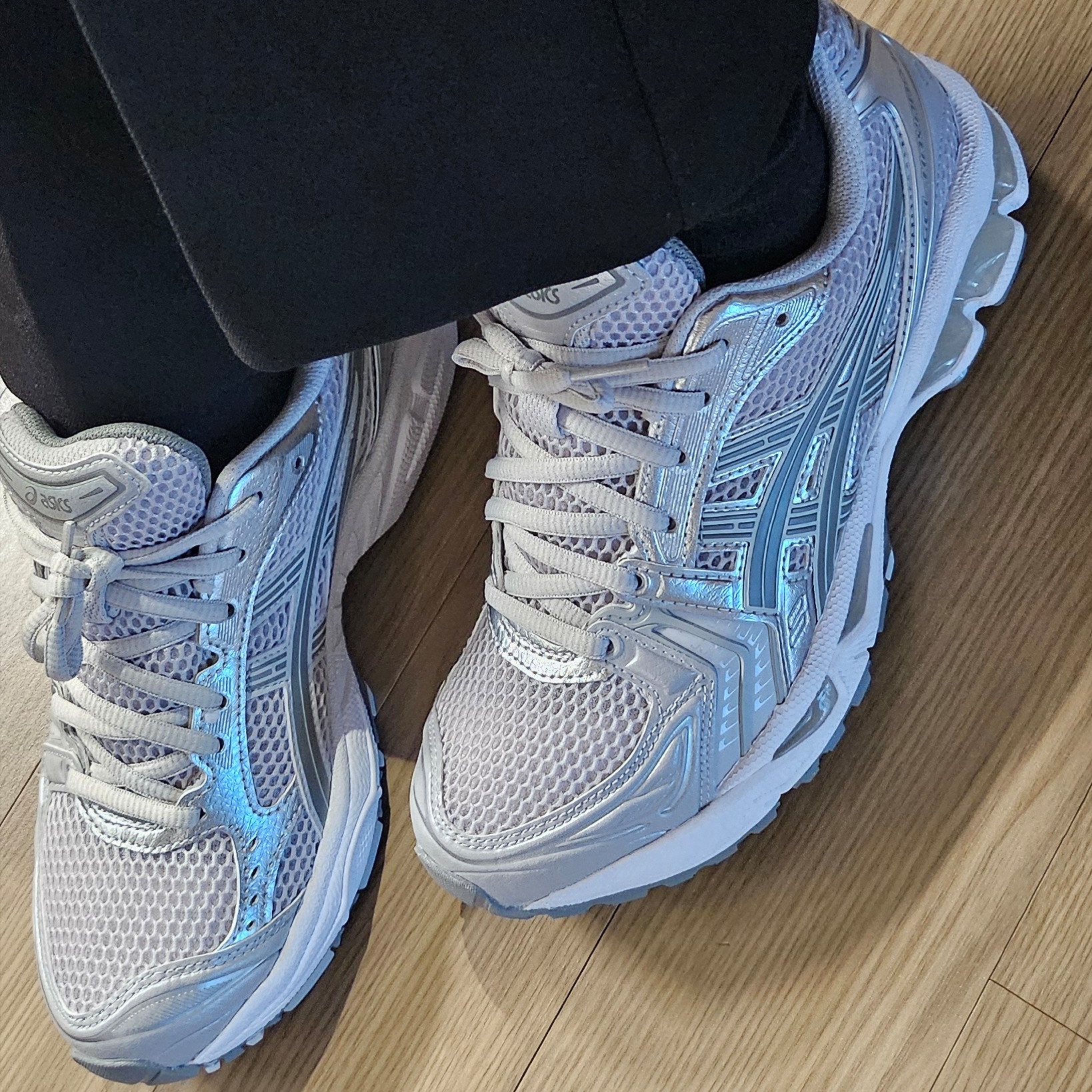 (W) Asics Gel-Kayano 14 Cloud Grey Clay Grey 착용 스타일 - 1