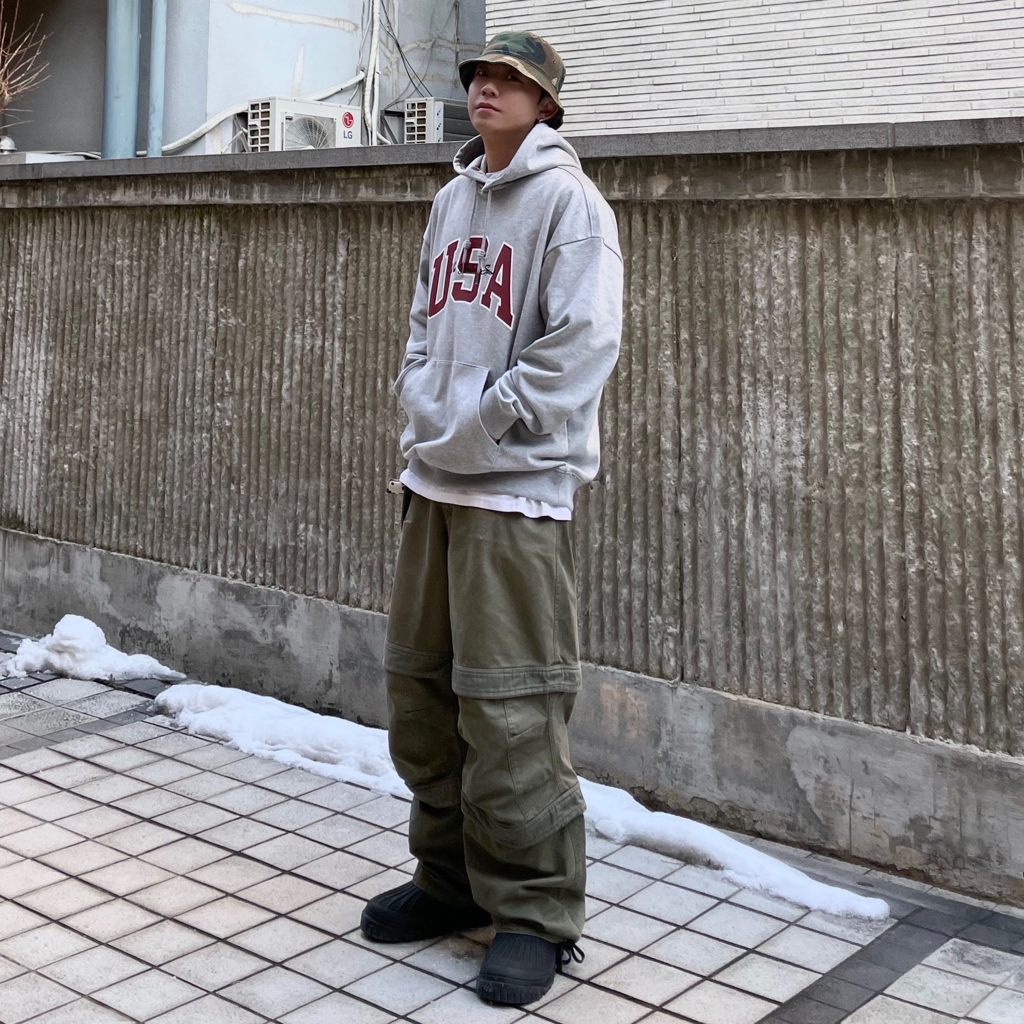 Farfromwhat Far Layered Work Pants Olive 착용 스타일 - 1