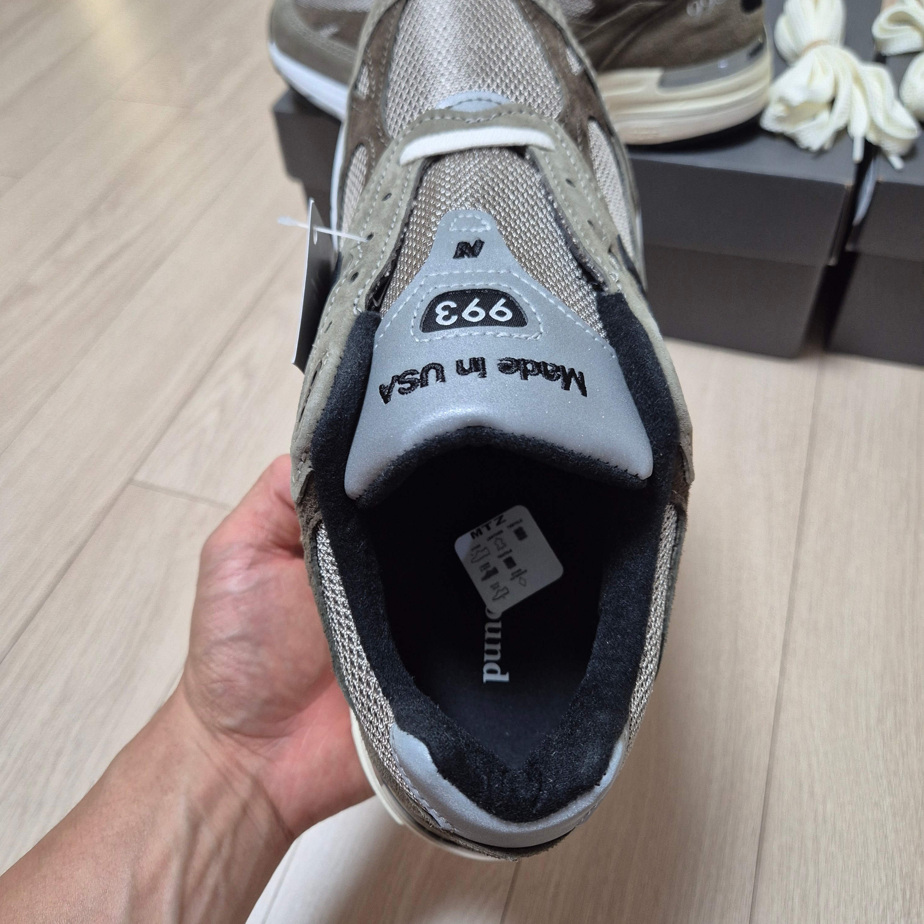 New Balance x JJJJound 993 Made in USA Mushroom White 착용 스타일 - 7
