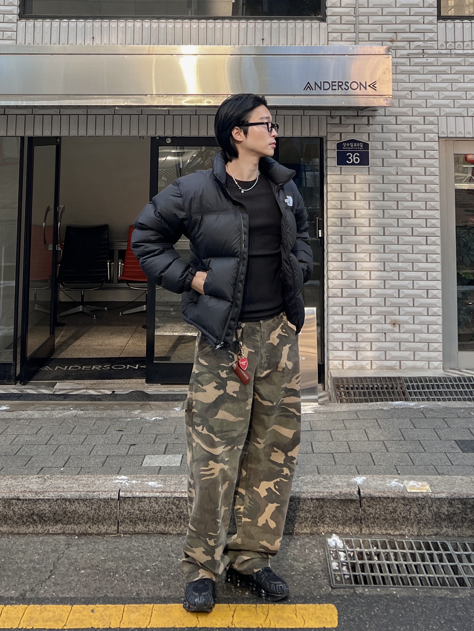 (W) Nike Shox TL Black and Max Orange, The North Face 1996 Retro Nuptse Jacket Black 착용 스타일 - 1